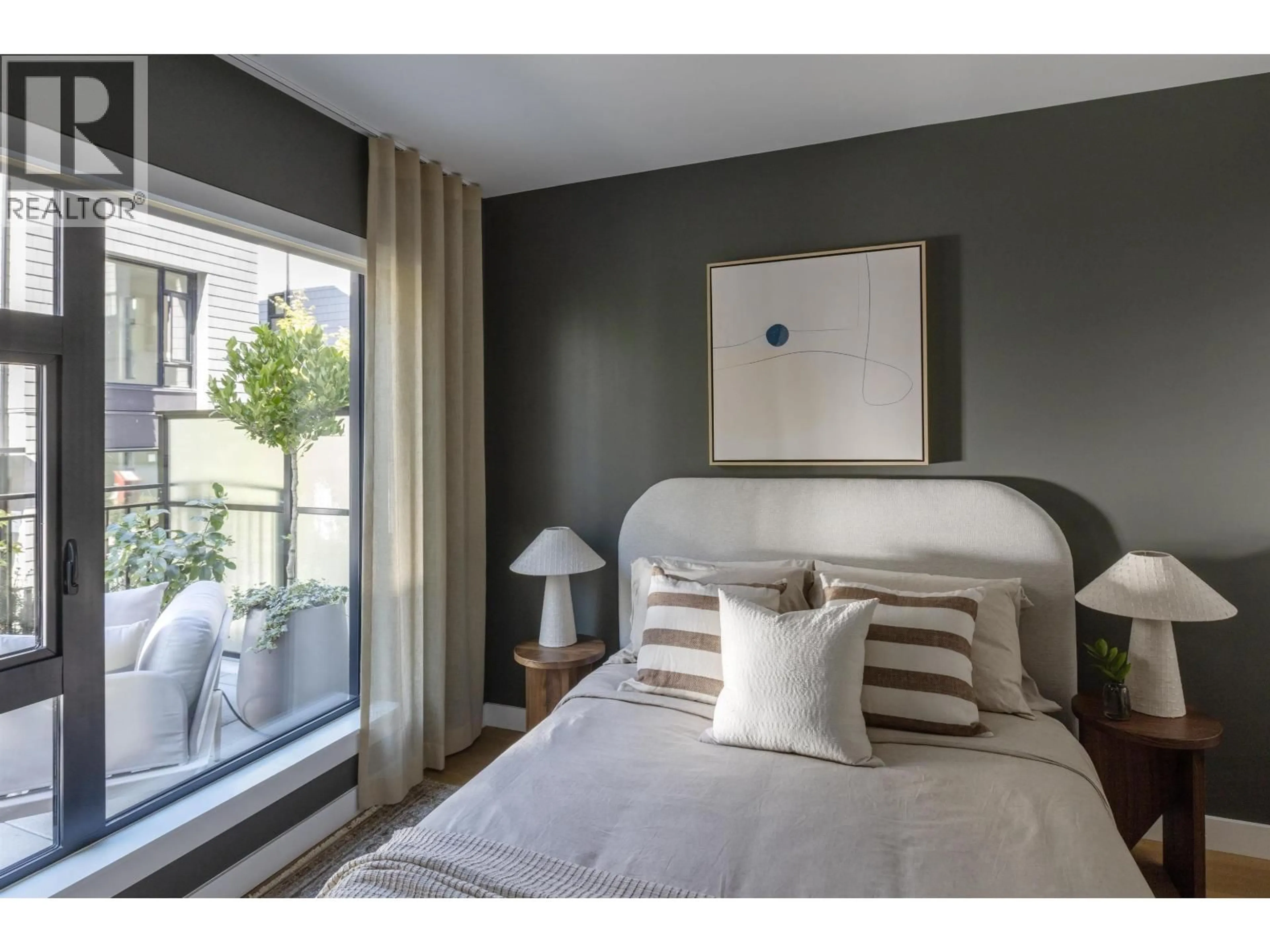Bedroom with bed, wood/laminate floor for 156 - 5377 OAK STREET, Vancouver British Columbia V6M2V5