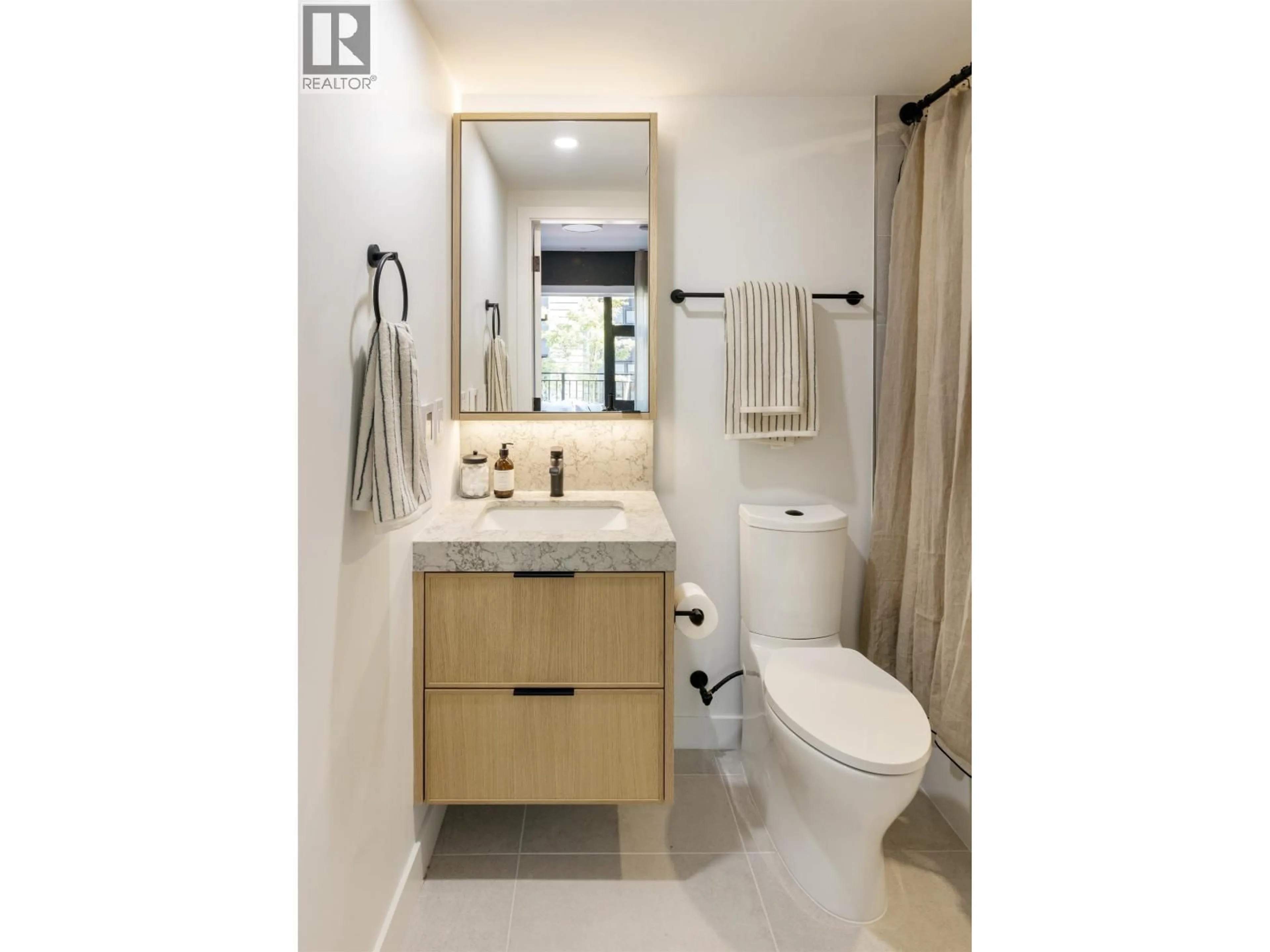 Contemporary bathroom, ceramic/tile floor for 187 - 5433 OAK STREET, Vancouver British Columbia V6M2V5