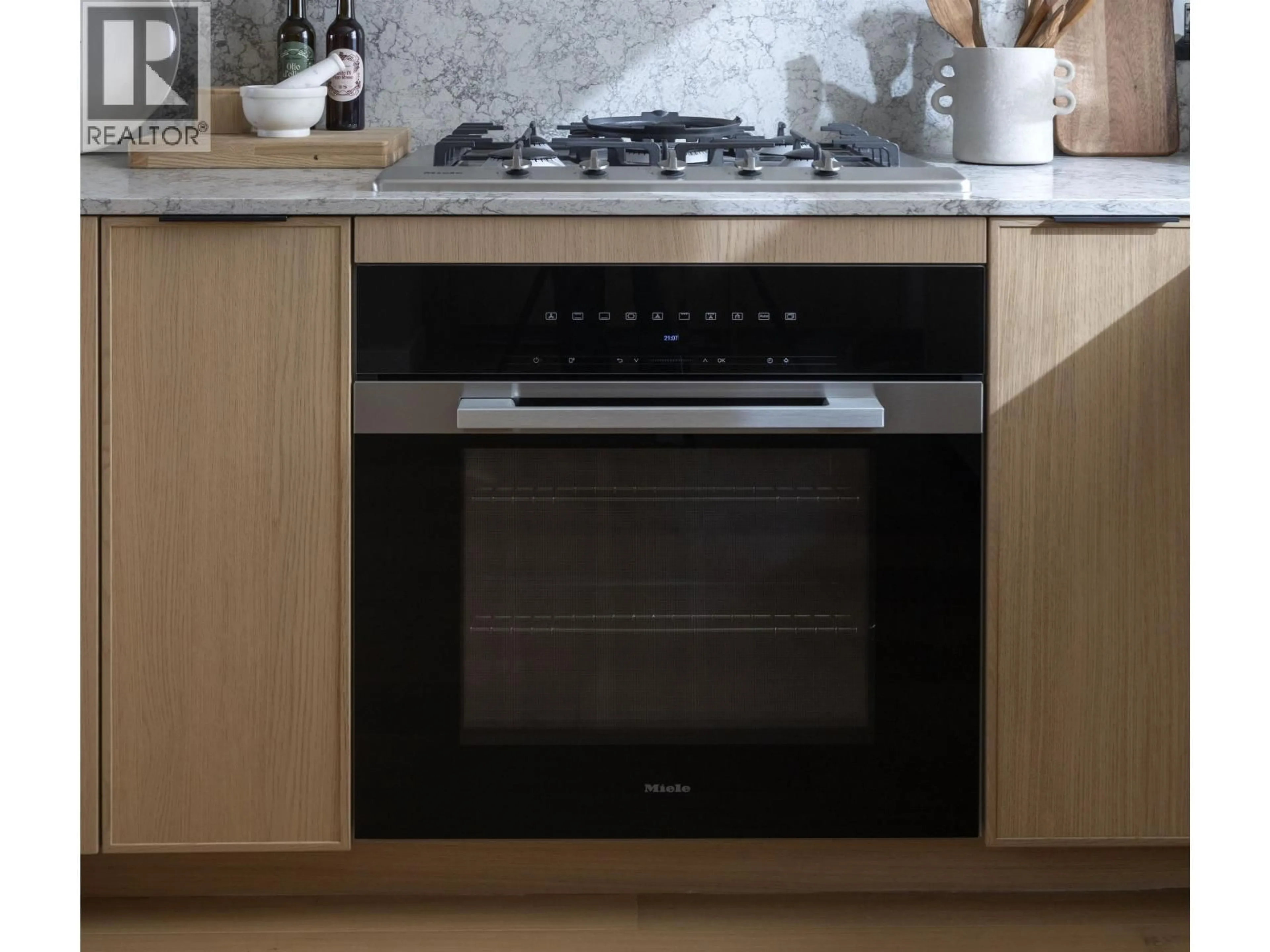 Contemporary kitchen, wood/laminate floor for 158 - 5377 OAK STREET, Vancouver British Columbia V6M2V5