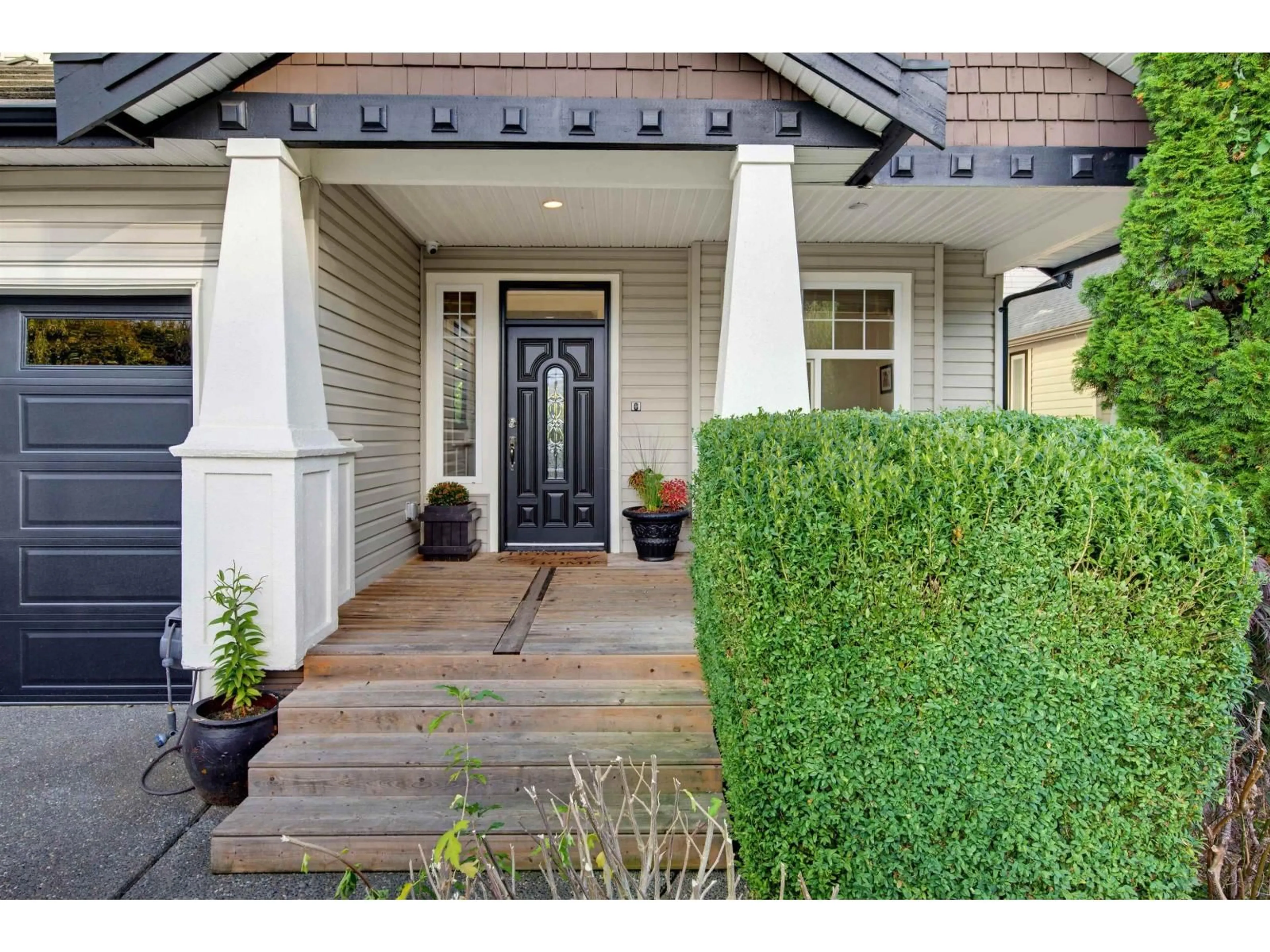 Indoor entryway for 8256 170 STREET, Surrey British Columbia V4N4V2