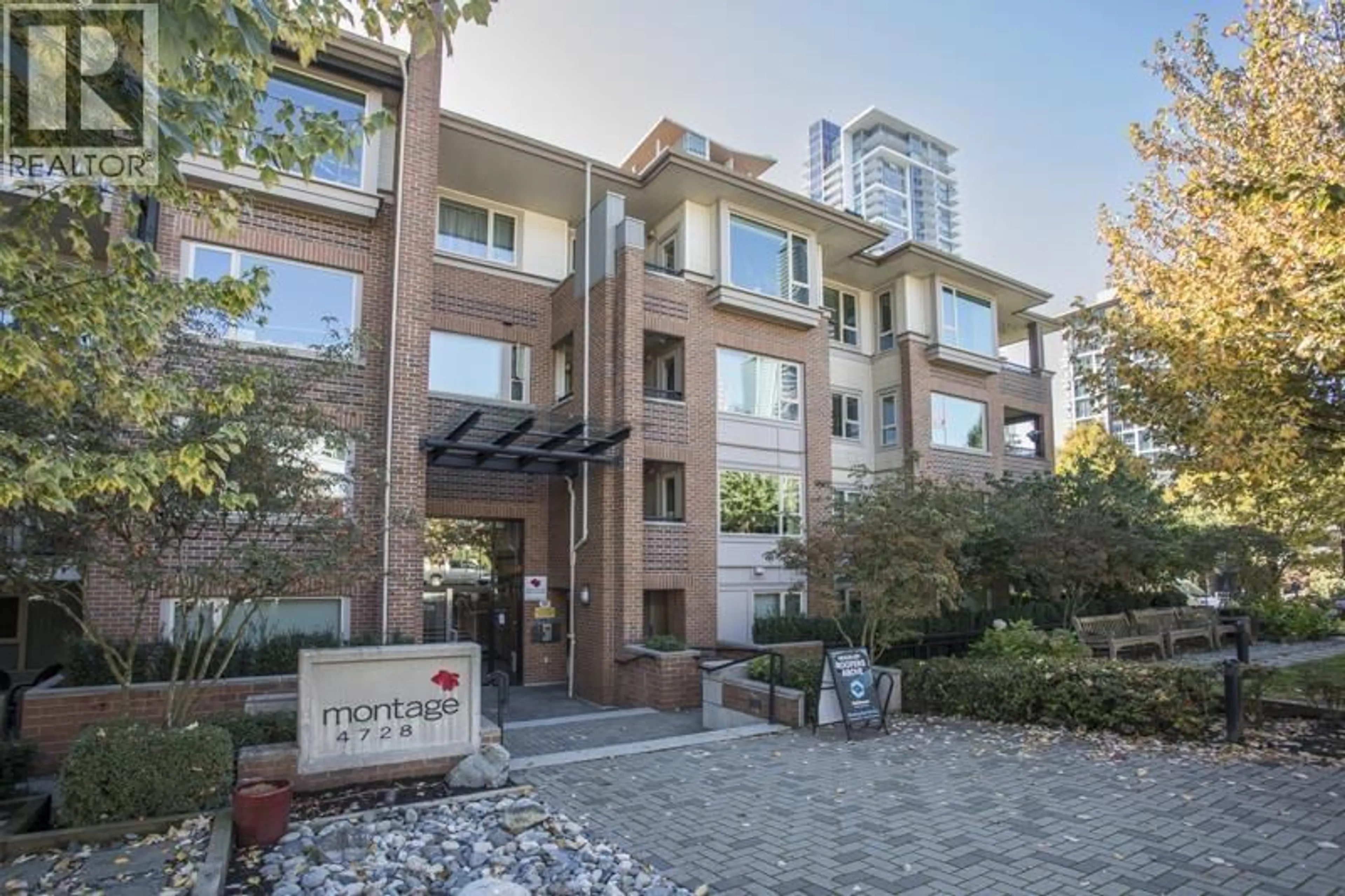 Indoor foyer for 313 - 4728 DAWSON STREET, Burnaby British Columbia V5C0A9
