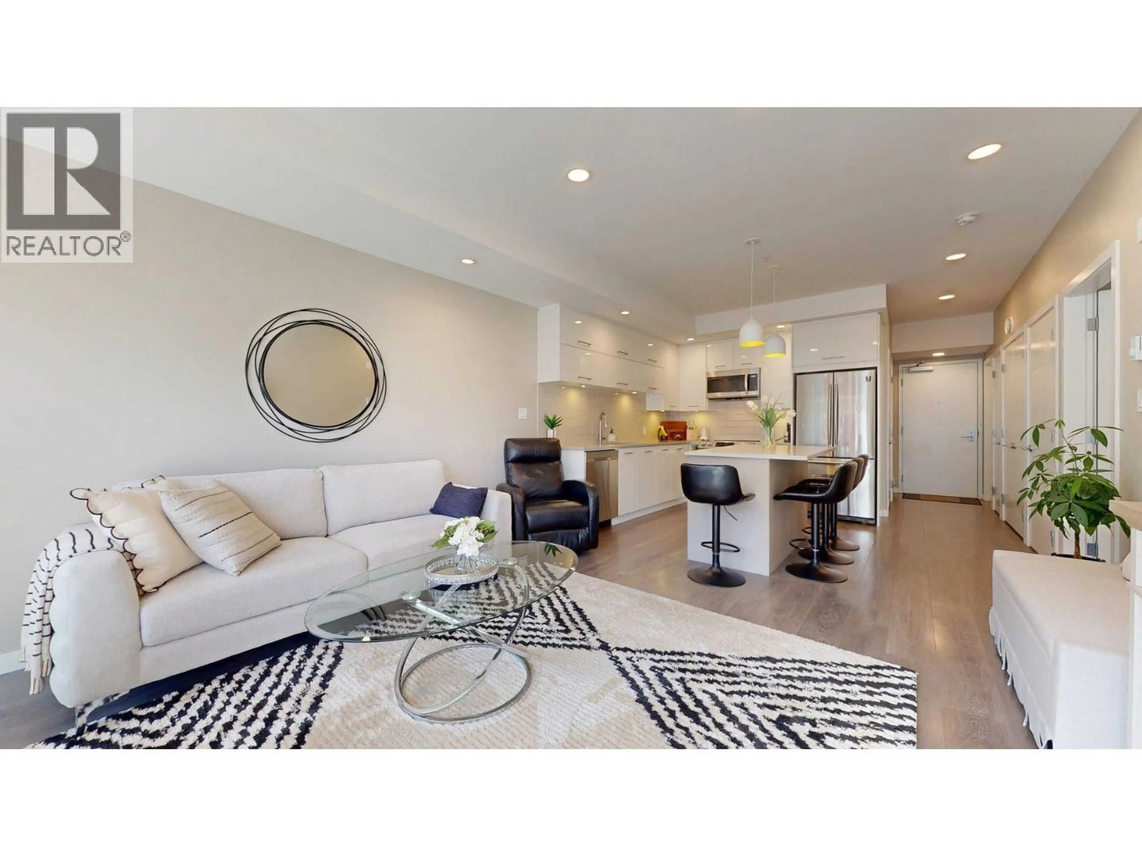 Living room with furniture, unknown for 508 - 38033 SECOND AVENUE, Squamish British Columbia V8B0C4
