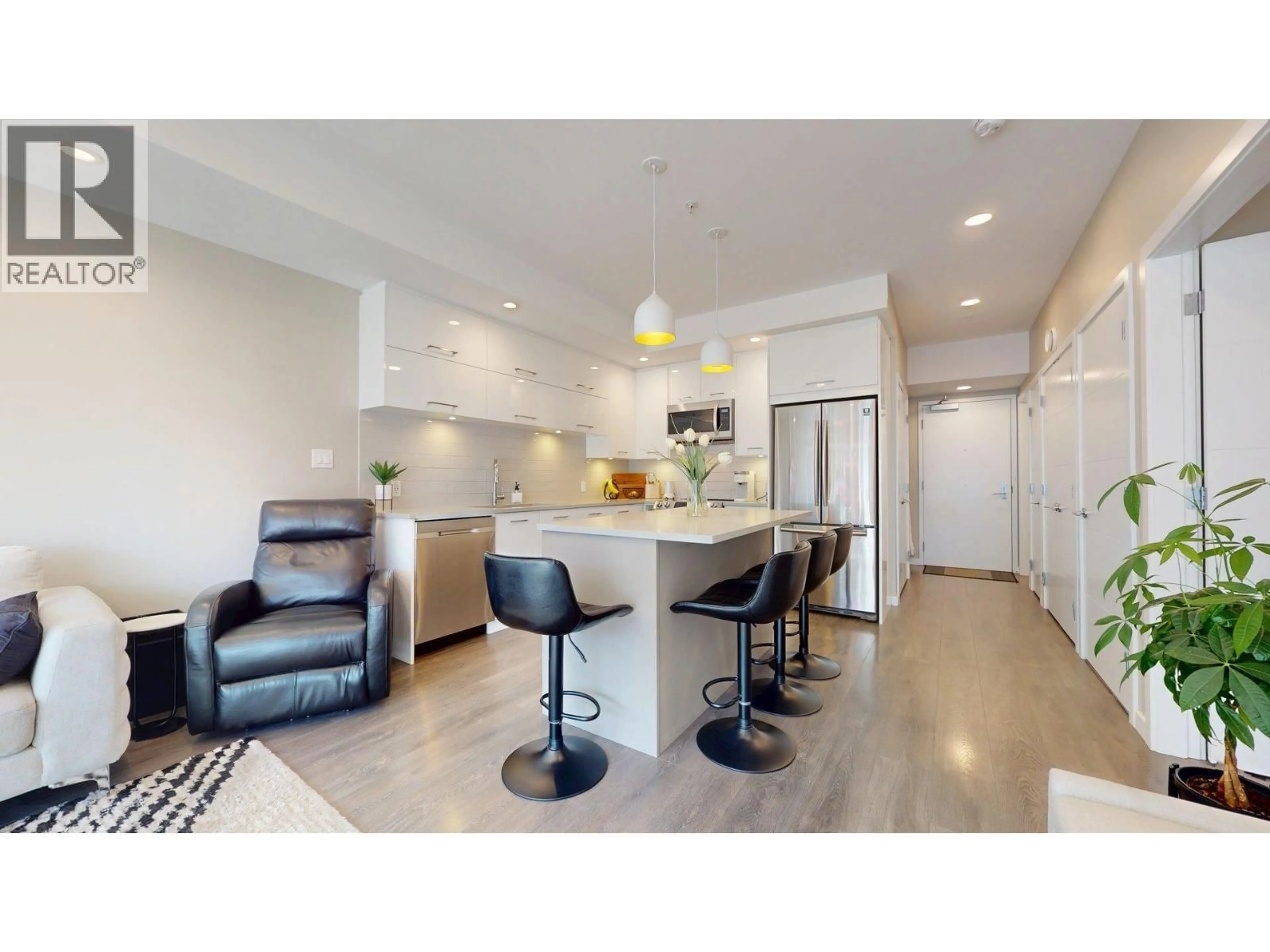 Open concept kitchen, ceramic/tile floor for 508 - 38033 SECOND AVENUE, Squamish British Columbia V8B0C4