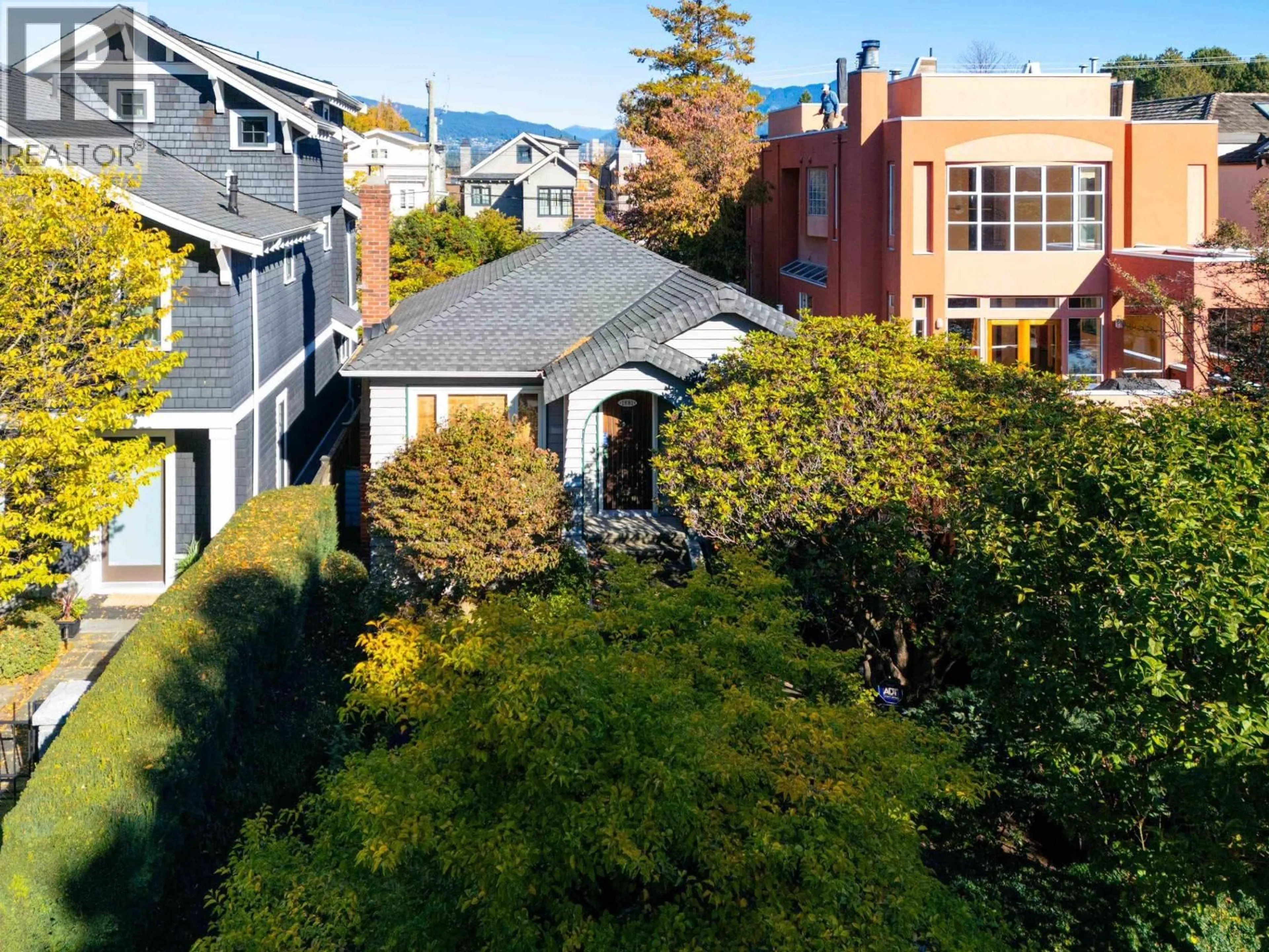 A pic from outside/outdoor area/front of a property/back of a property/a pic from drone, city buildings view from balcony for 1881 WHYTE AVENUE, Vancouver British Columbia V6J1B1