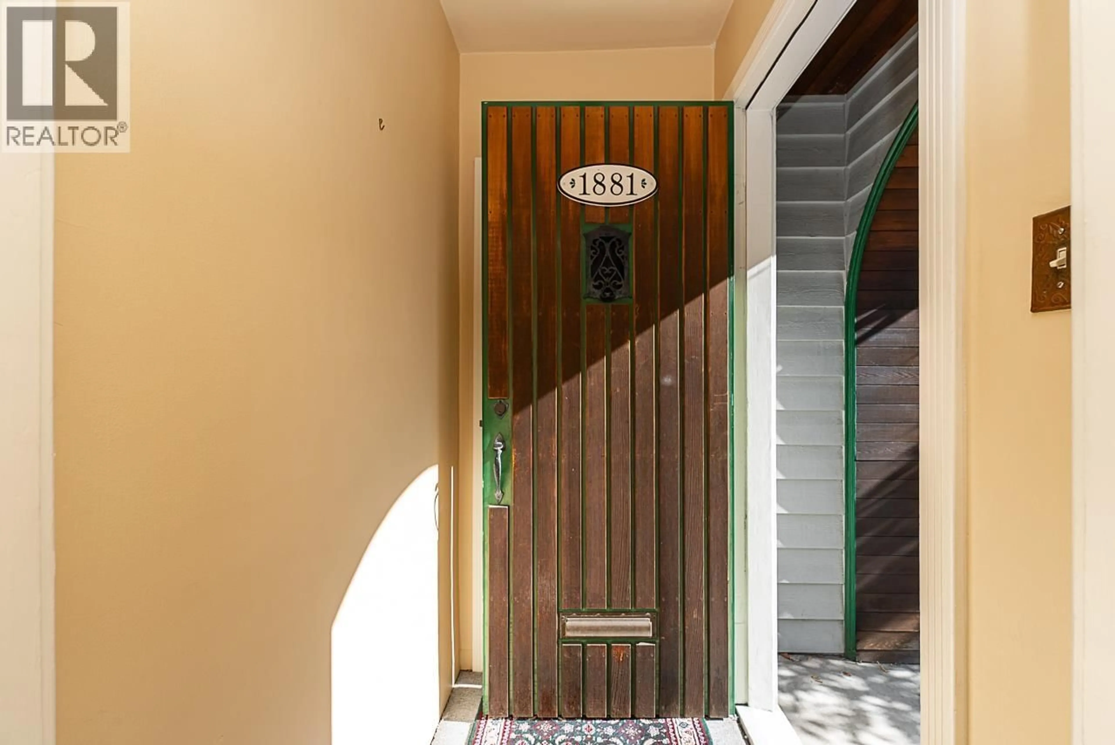 Indoor entryway for 1881 WHYTE AVENUE, Vancouver British Columbia V6J1B1