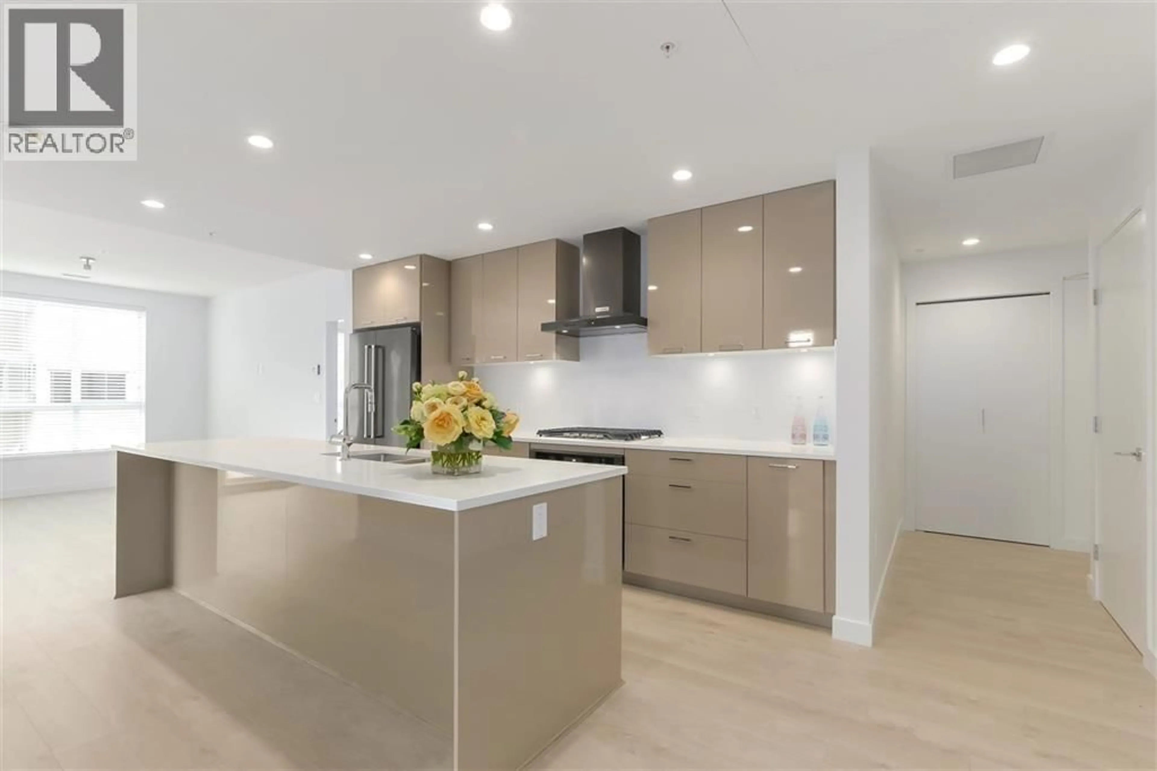 Contemporary kitchen, unknown for 311 - 3581 ROSS DRIVE, Vancouver British Columbia V6S0K5