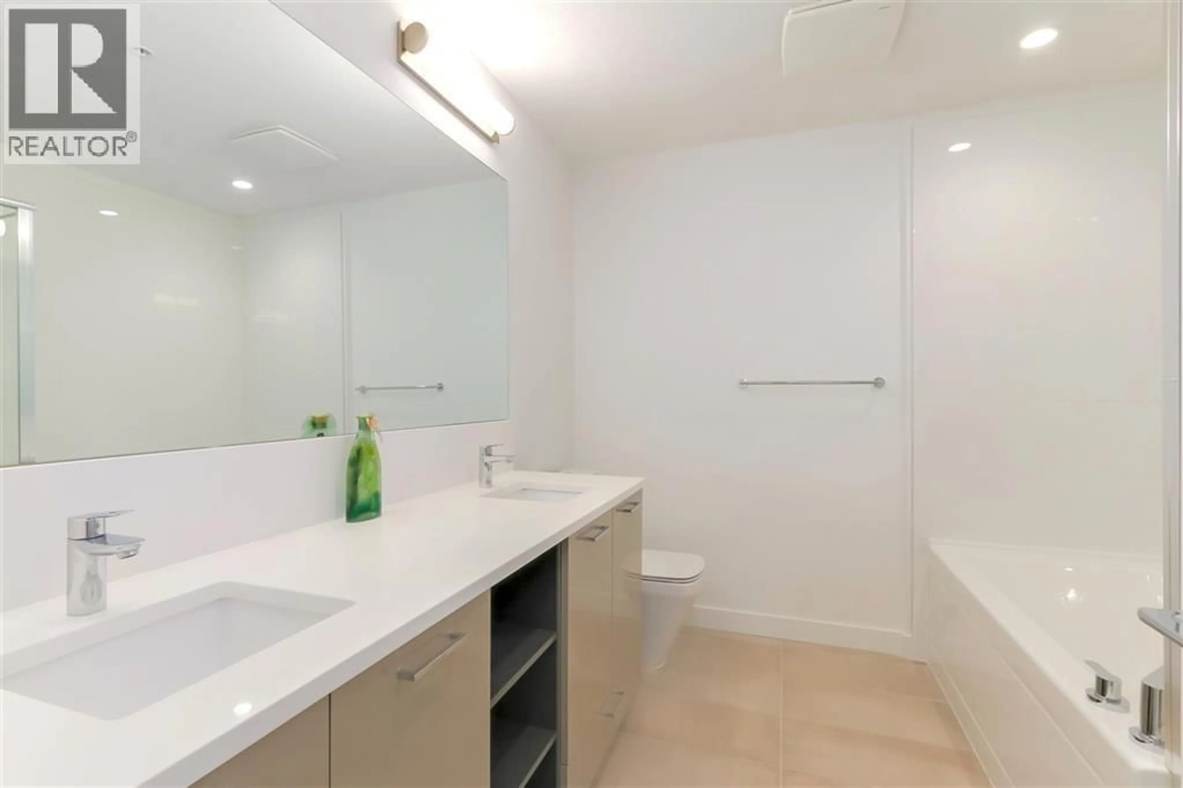 Standard bathroom, ceramic/tile floor for 311 - 3581 ROSS DRIVE, Vancouver British Columbia V6S0K5