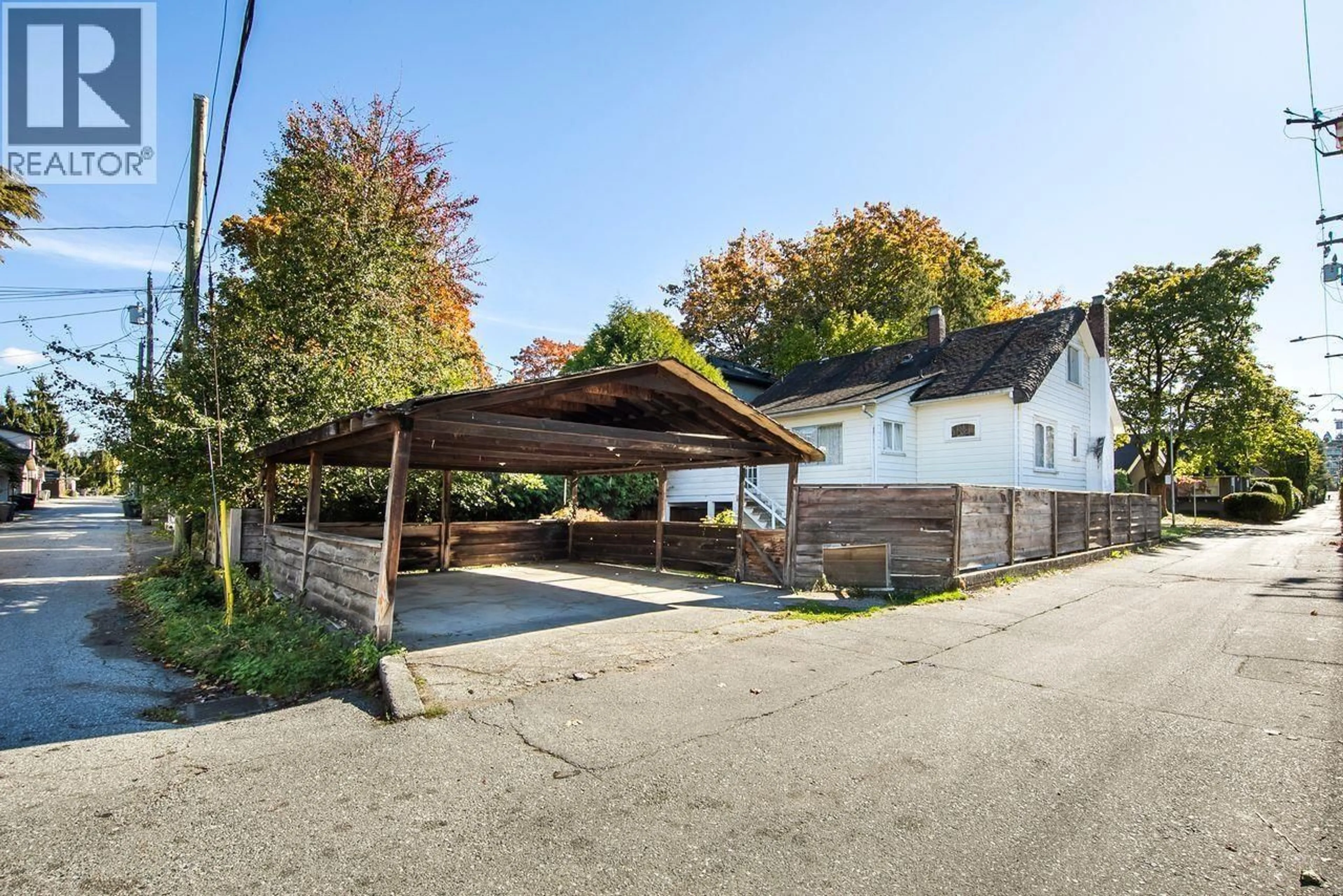 A pic from outside/outdoor area/front of a property/back of a property/a pic from drone, street for 481 21ST AVENUE, Vancouver British Columbia V5Y2E6