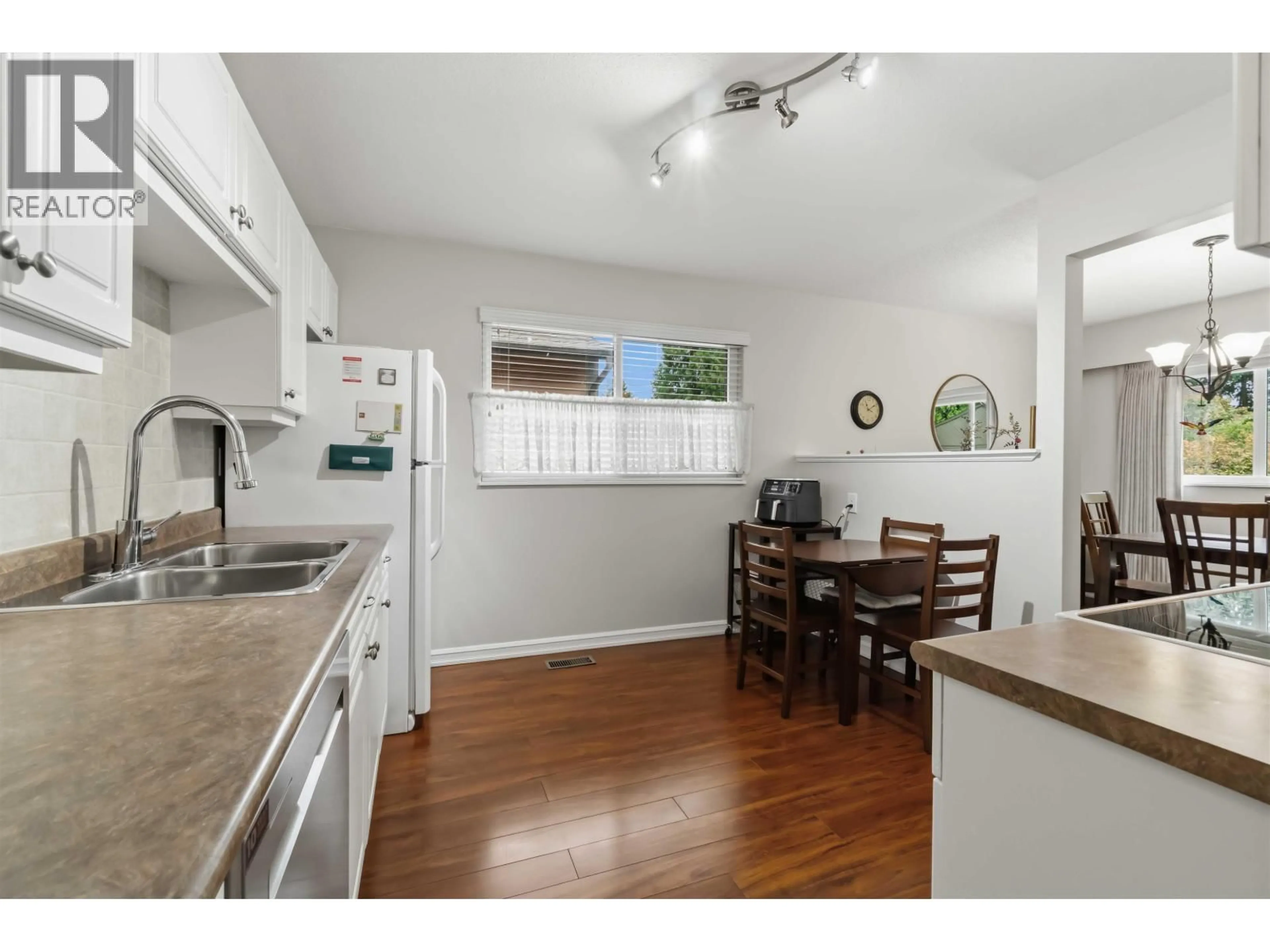 Standard kitchen, wood/laminate floor for #7-2719 ST. MICHAEL STREET, Port Coquitlam British Columbia V3B5R4