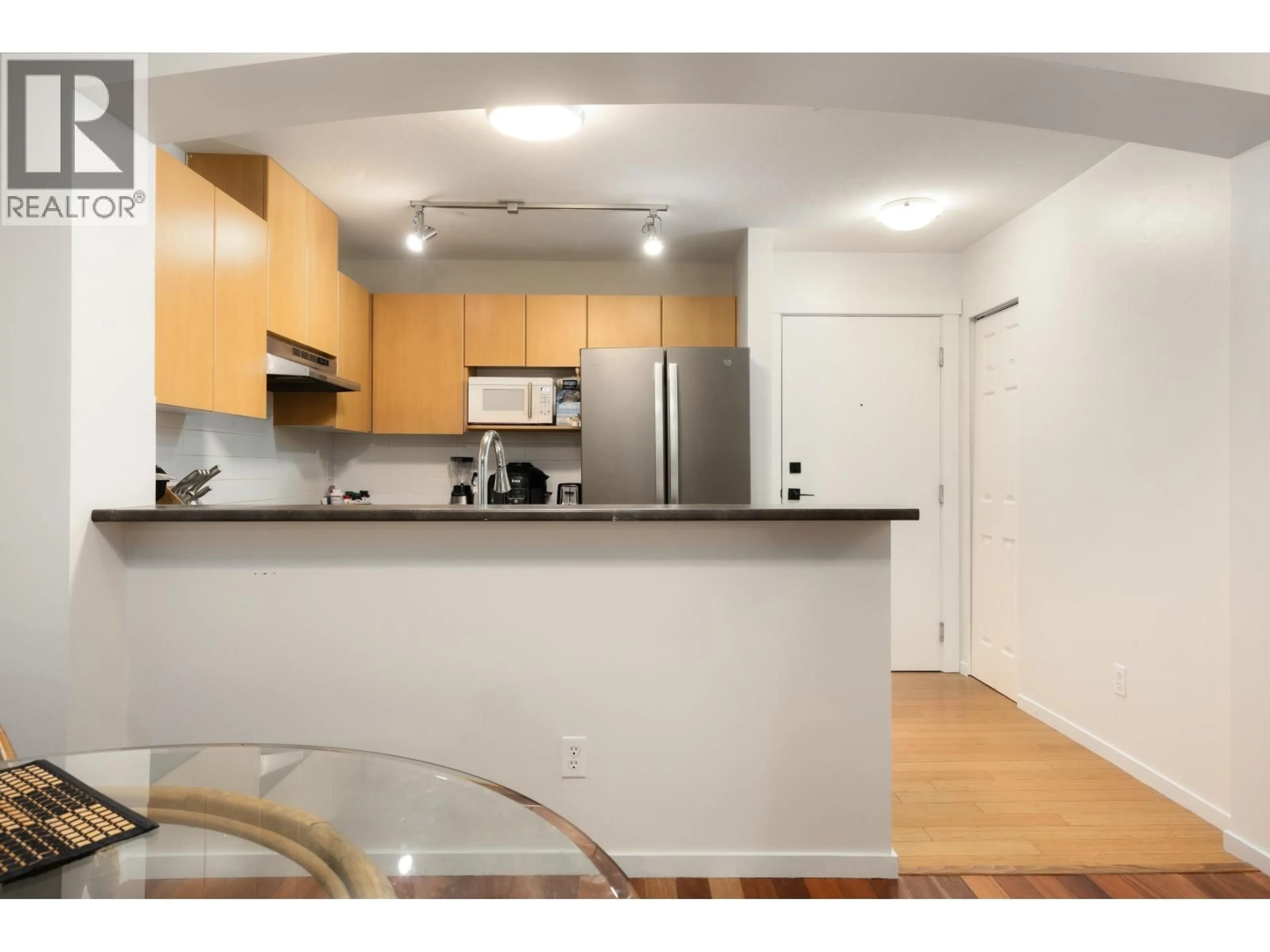 Standard kitchen, unknown for 414 - 9319 UNIVERSITY CRESCENT, Burnaby British Columbia V5A4Y5