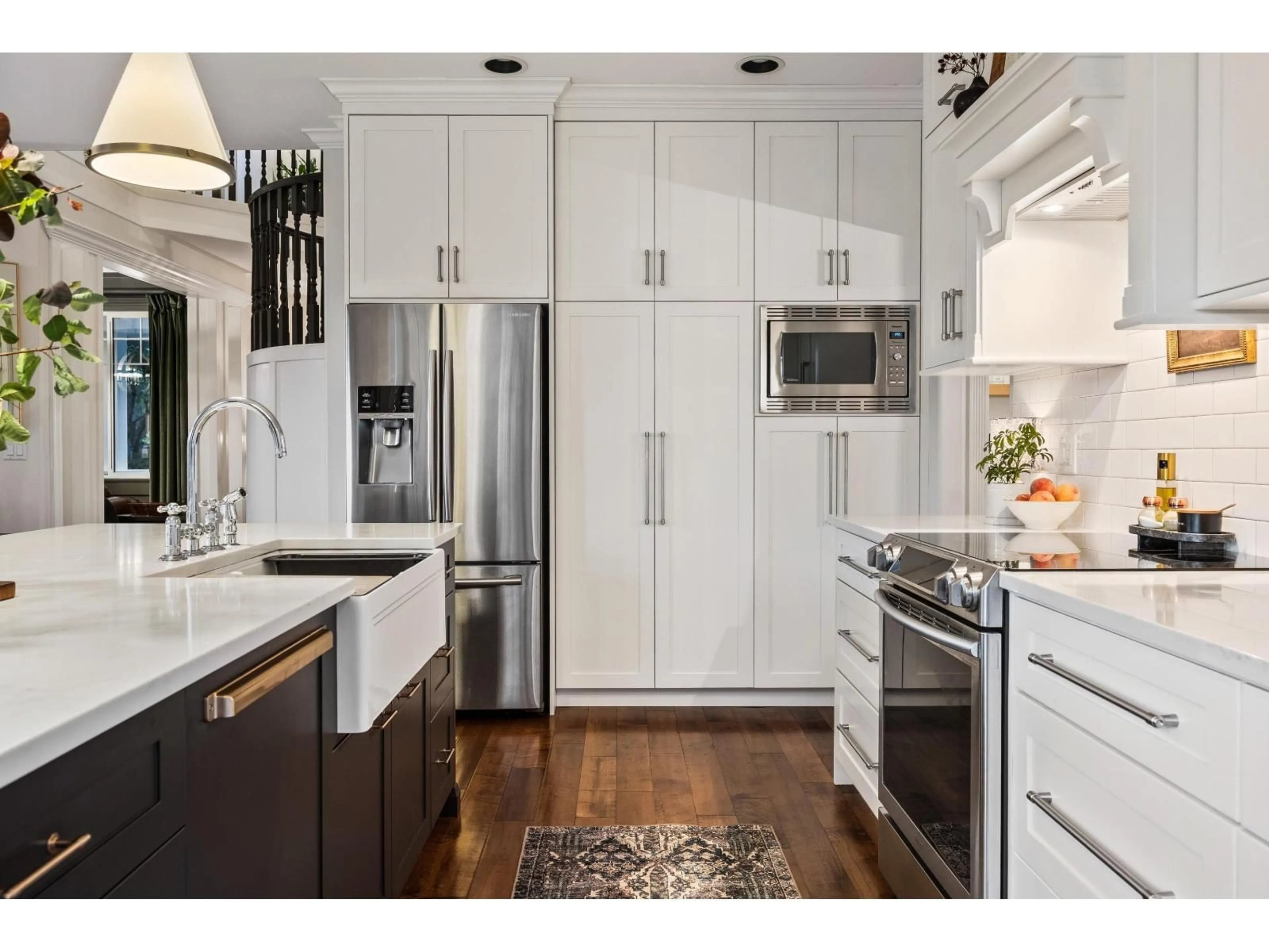 Contemporary kitchen, wood/laminate floor for 35703 ST ANDREWS COURT, Abbotsford British Columbia V3G2Z3