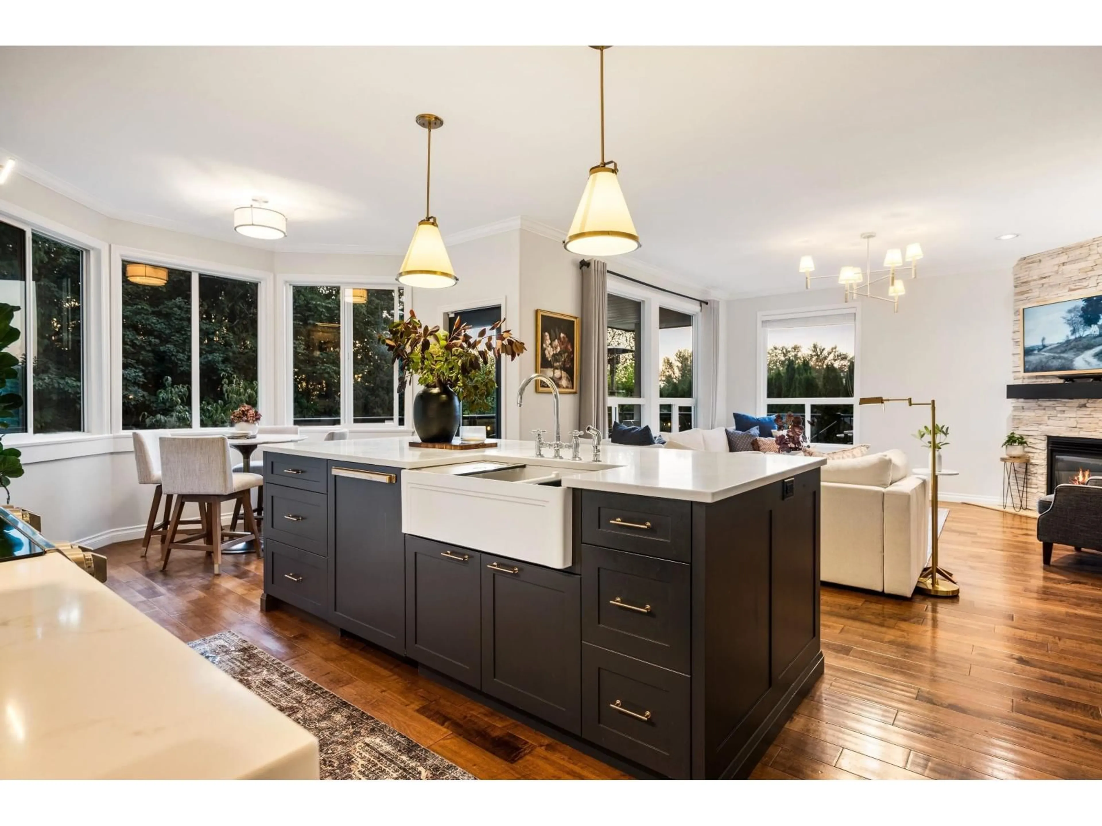 Open concept kitchen, ceramic/tile floor for 35703 ST ANDREWS COURT, Abbotsford British Columbia V3G2Z3