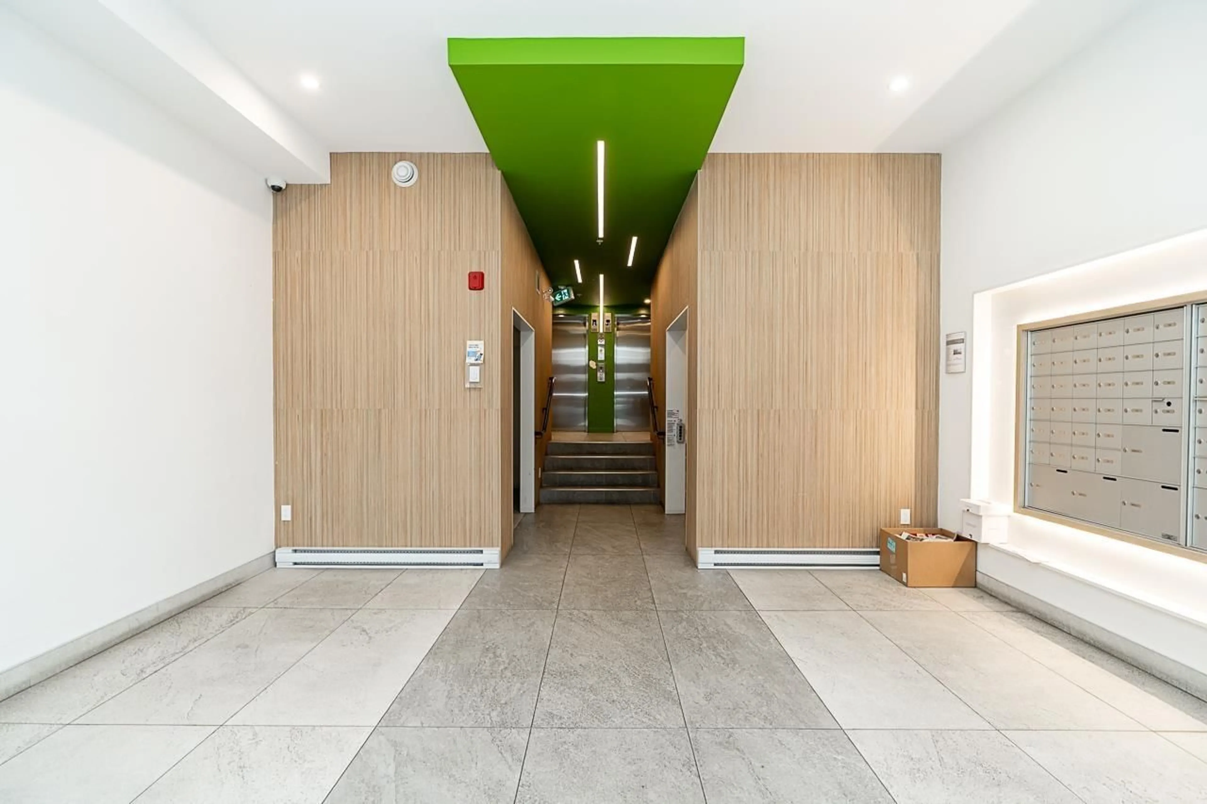 Indoor foyer for 417 - 13838 108 AVENUE, Surrey British Columbia V3T0T8