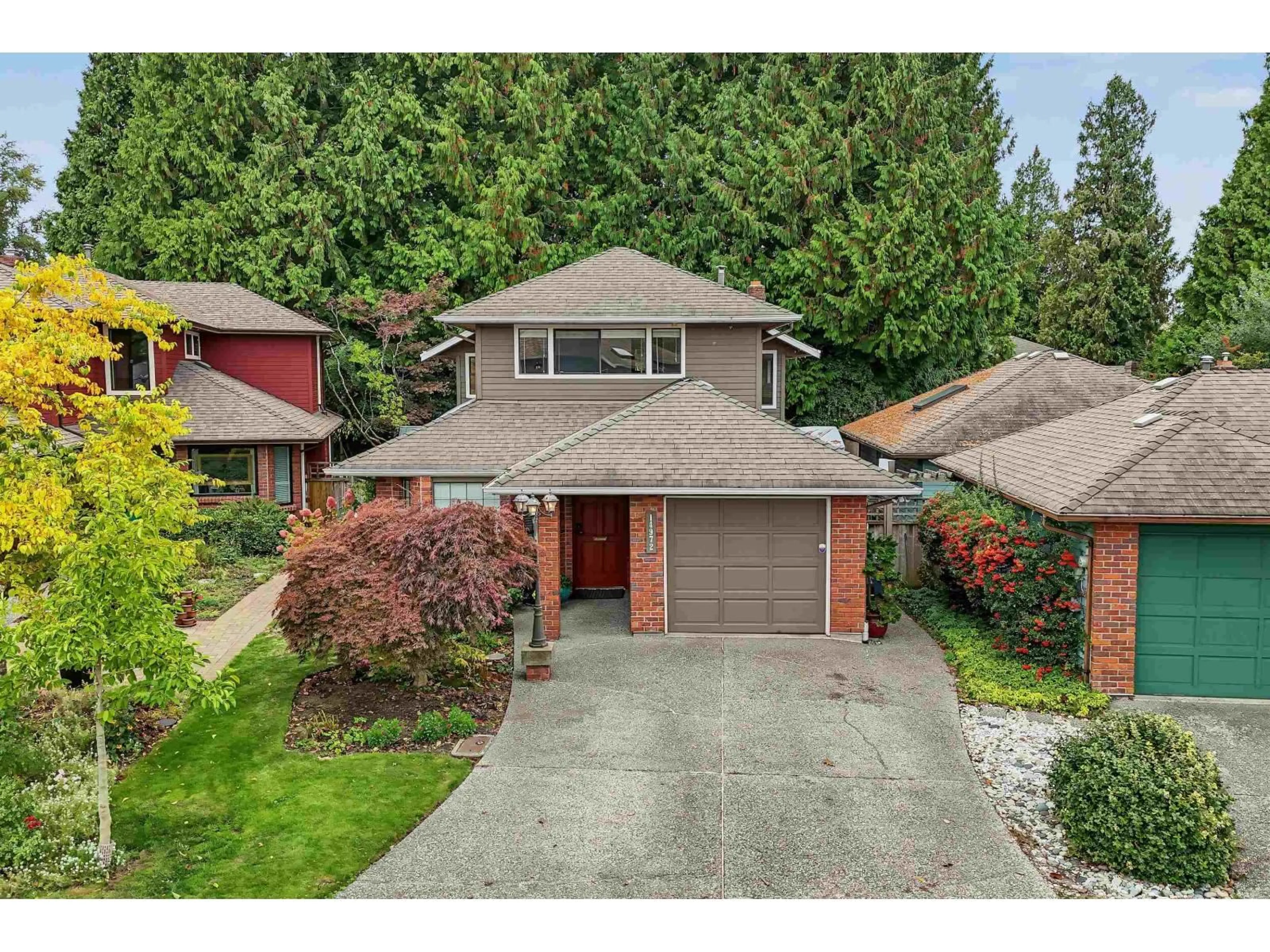 A pic from outside/outdoor area/front of a property/back of a property/a pic from drone, street for 14972 SOUTHMERE CLOSE, Surrey British Columbia V4A7T6