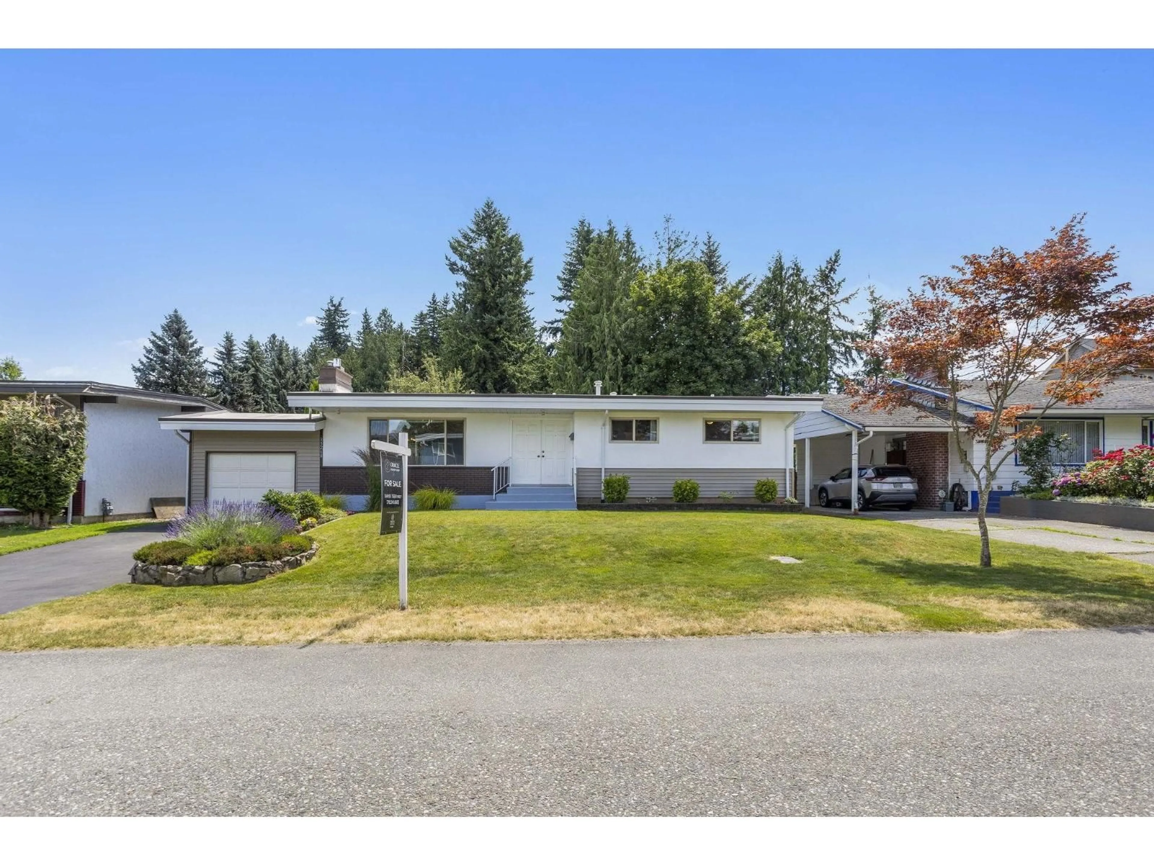 Home with vinyl exterior material, street for 33268 SWANSEA AVENUE, Abbotsford British Columbia V2S1M9
