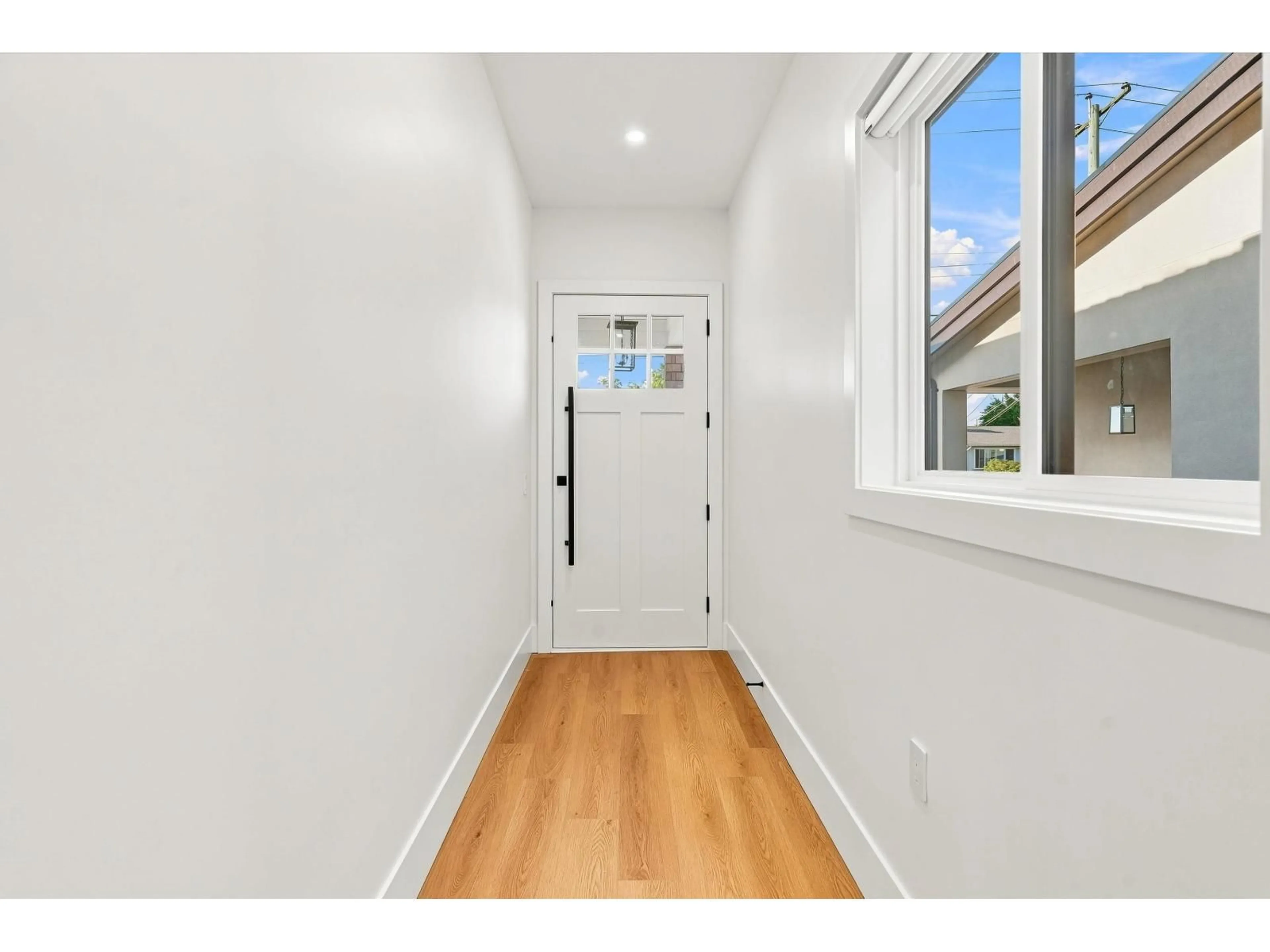 Indoor entryway for 11768 92 AVENUE, Delta British Columbia V4C3L4
