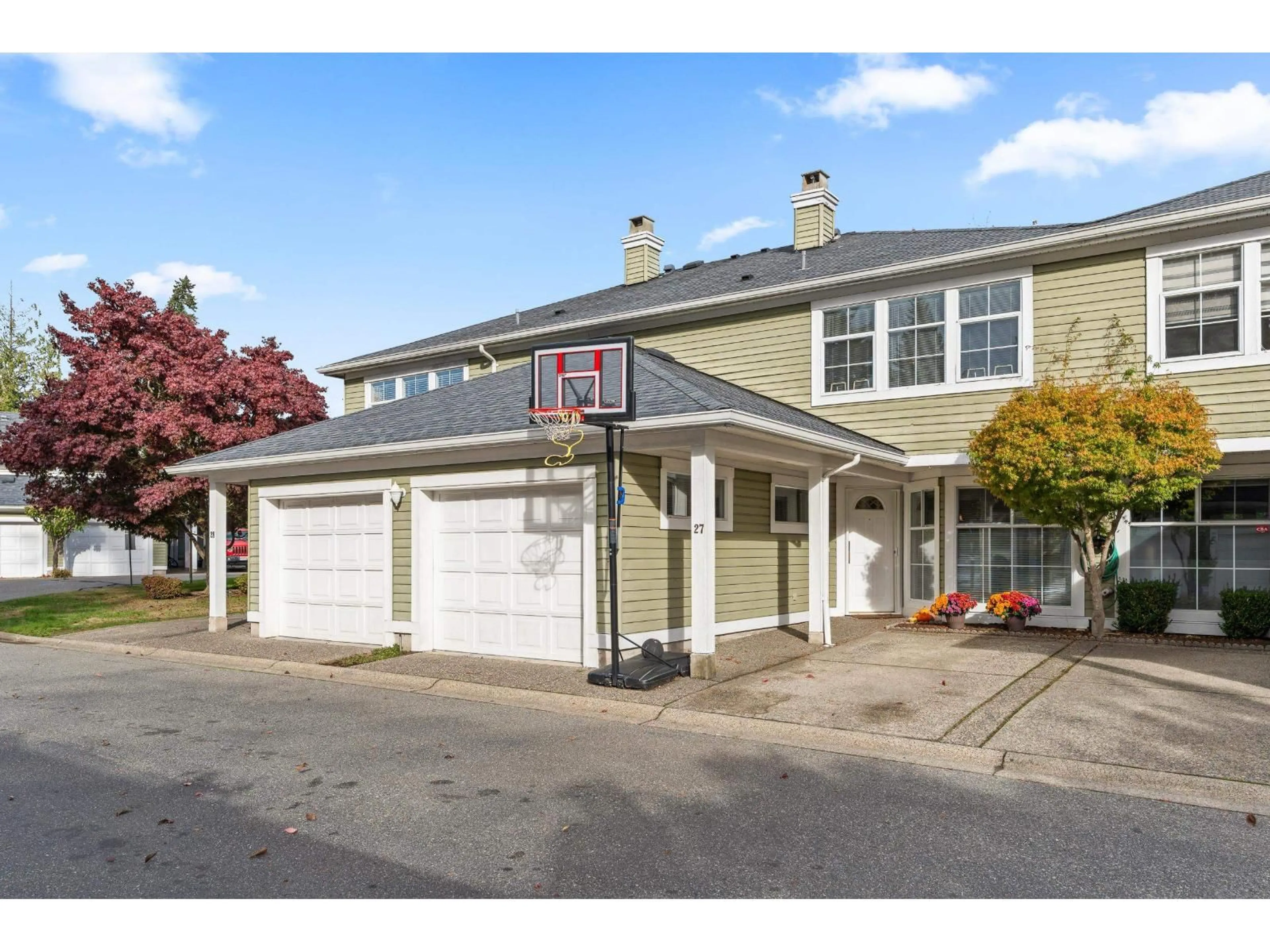 Indoor garage for 27 - 8428 VENTURE WAY, Surrey British Columbia V4N0W6