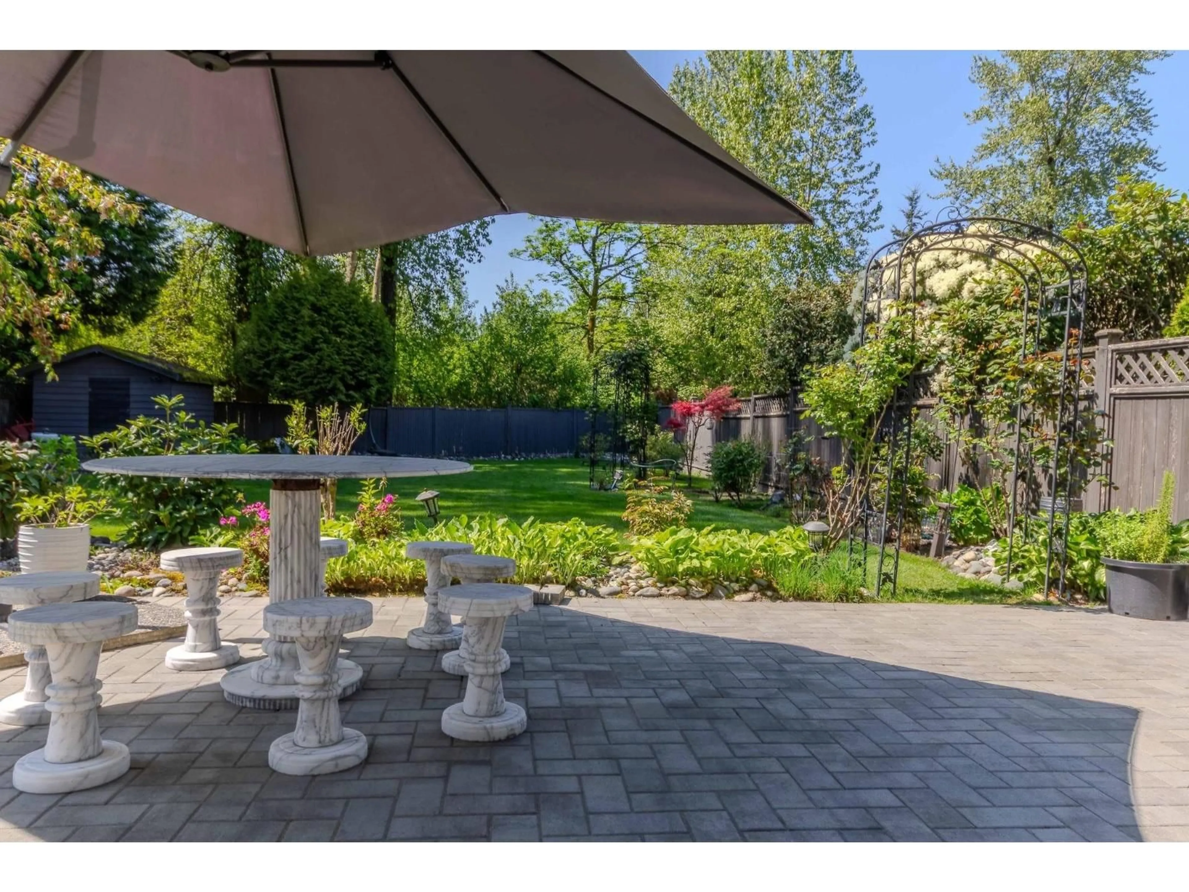 Patio, water/lake/river/ocean view for 11083 153A STREET, Surrey British Columbia V3R9H8