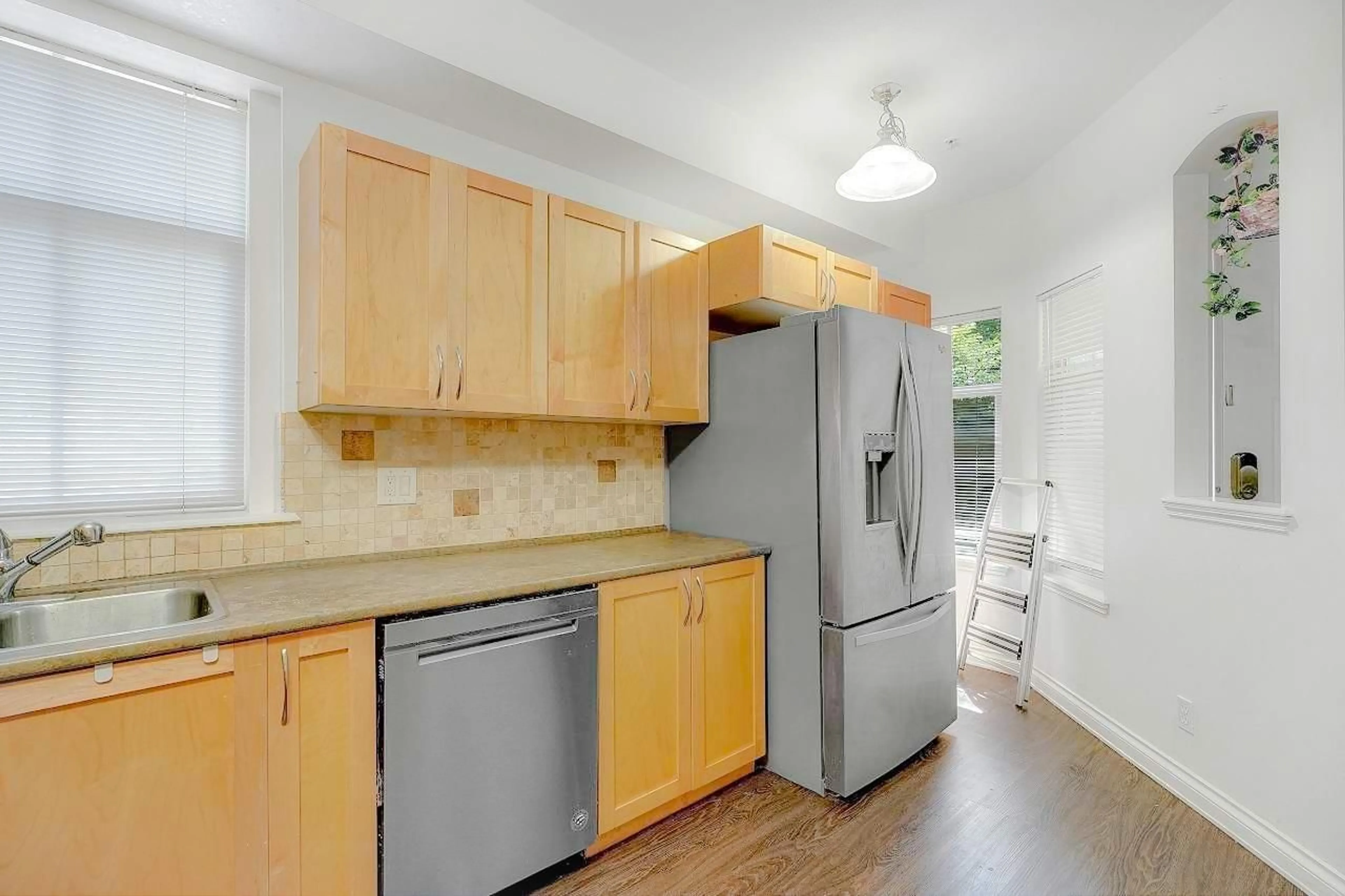 Standard kitchen, unknown for 48 - 11860 RIVER ROAD, Surrey British Columbia V3V2V7