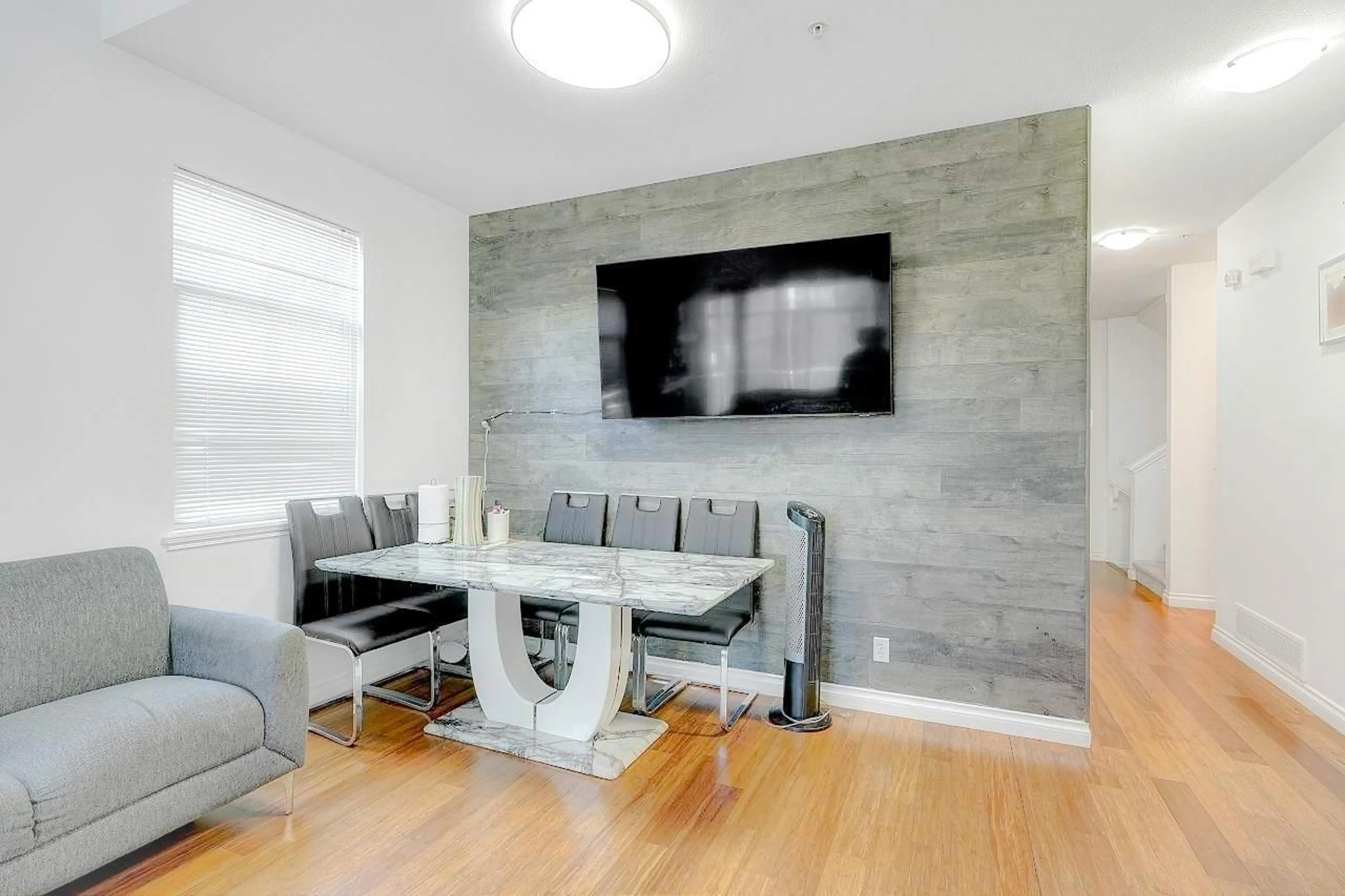 Living room with furniture, unknown for 48 - 11860 RIVER ROAD, Surrey British Columbia V3V2V7