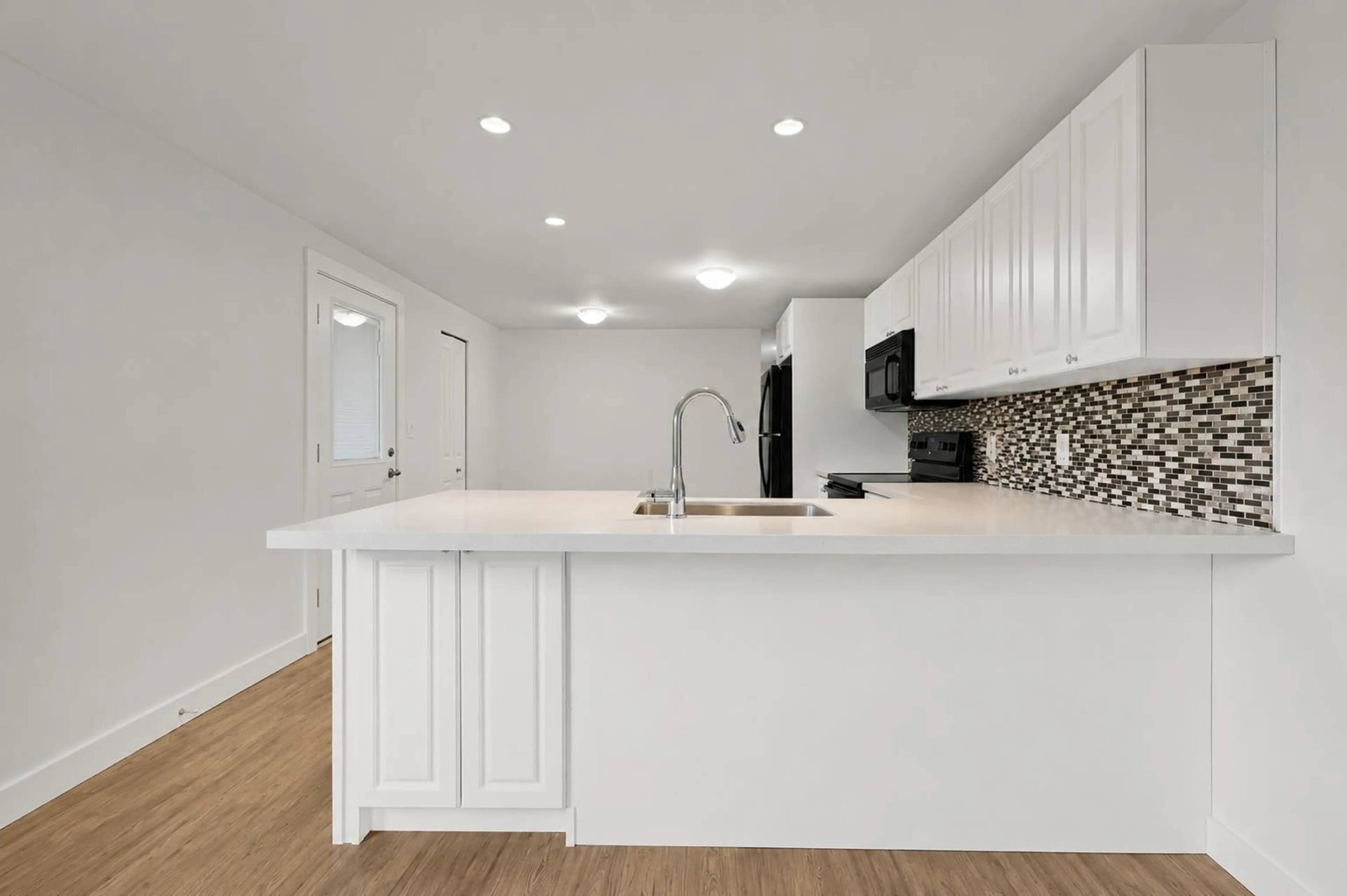 Open concept kitchen, ceramic/tile floor for 76 - 1840 160 STREET, White Rock British Columbia V3T0P9