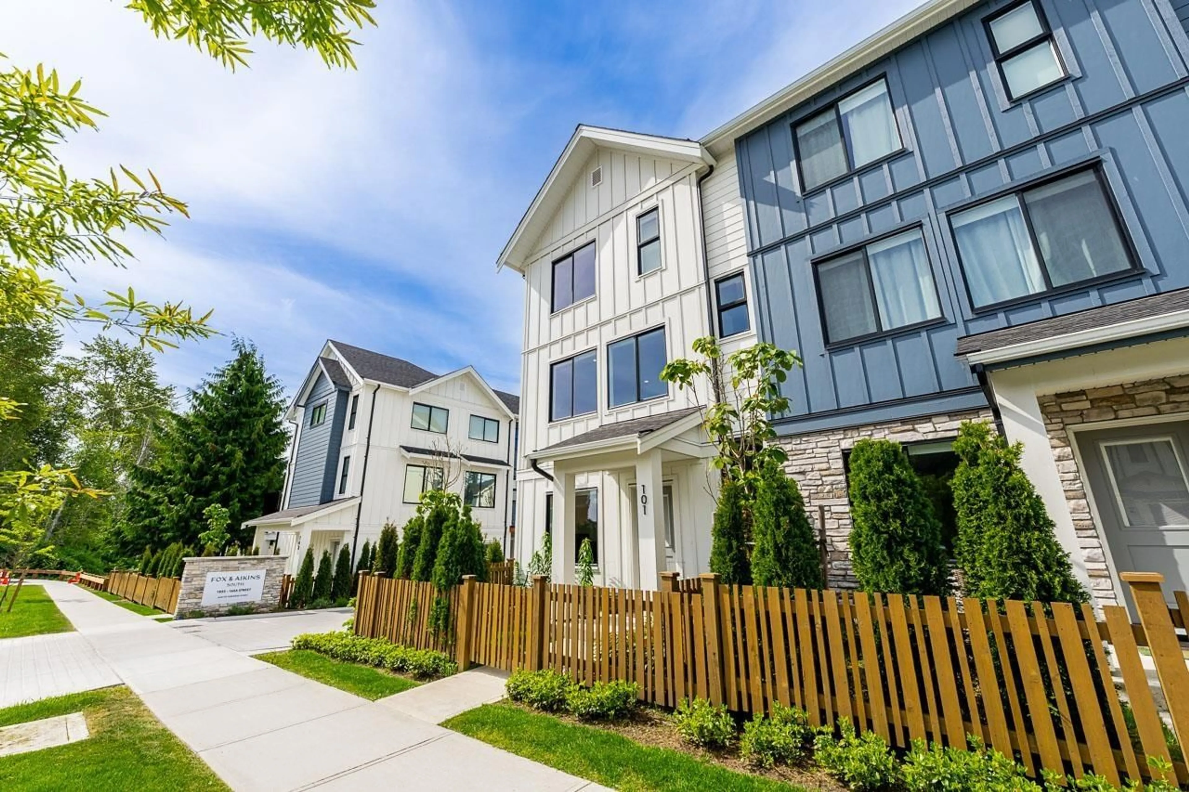 Home with vinyl exterior material, street for 101 - 1833 165A AVENUE, Surrey British Columbia V3Z9N3