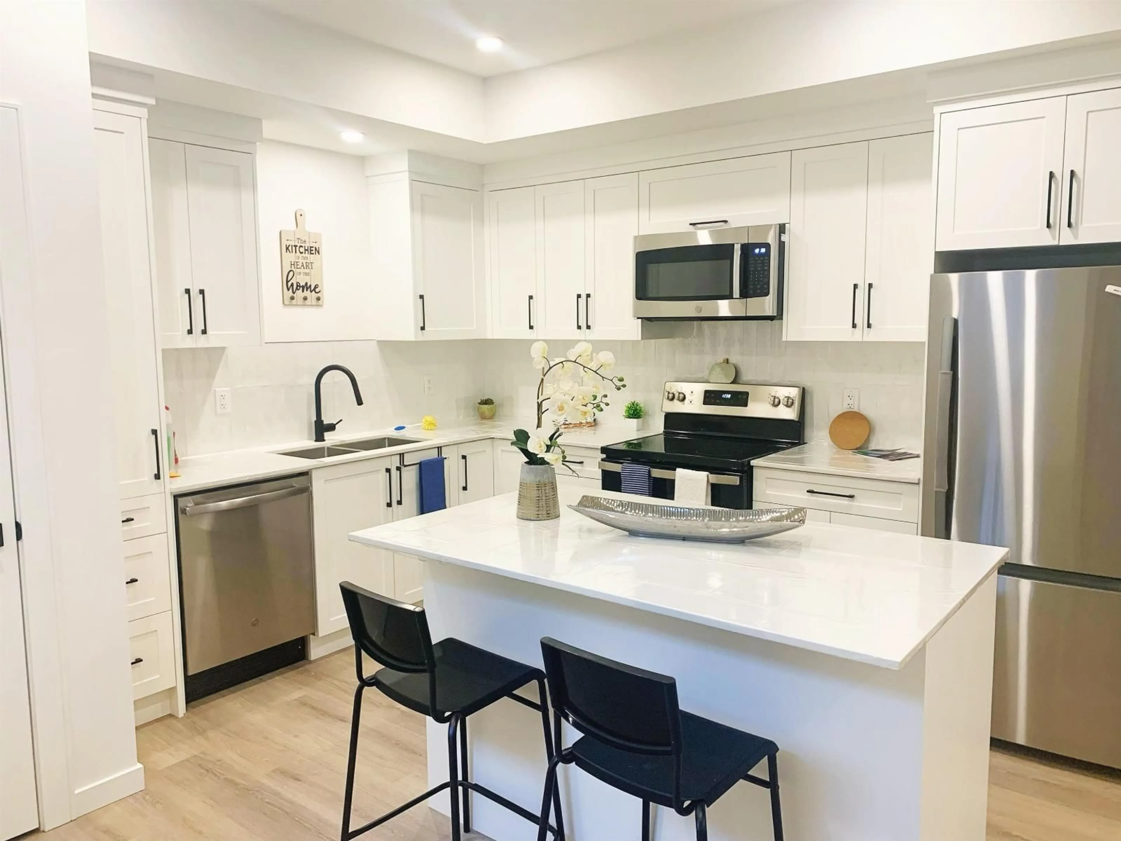 Open concept kitchen, ceramic/tile floor for 19622 76A AVENUE, Langley British Columbia V2Y3V3