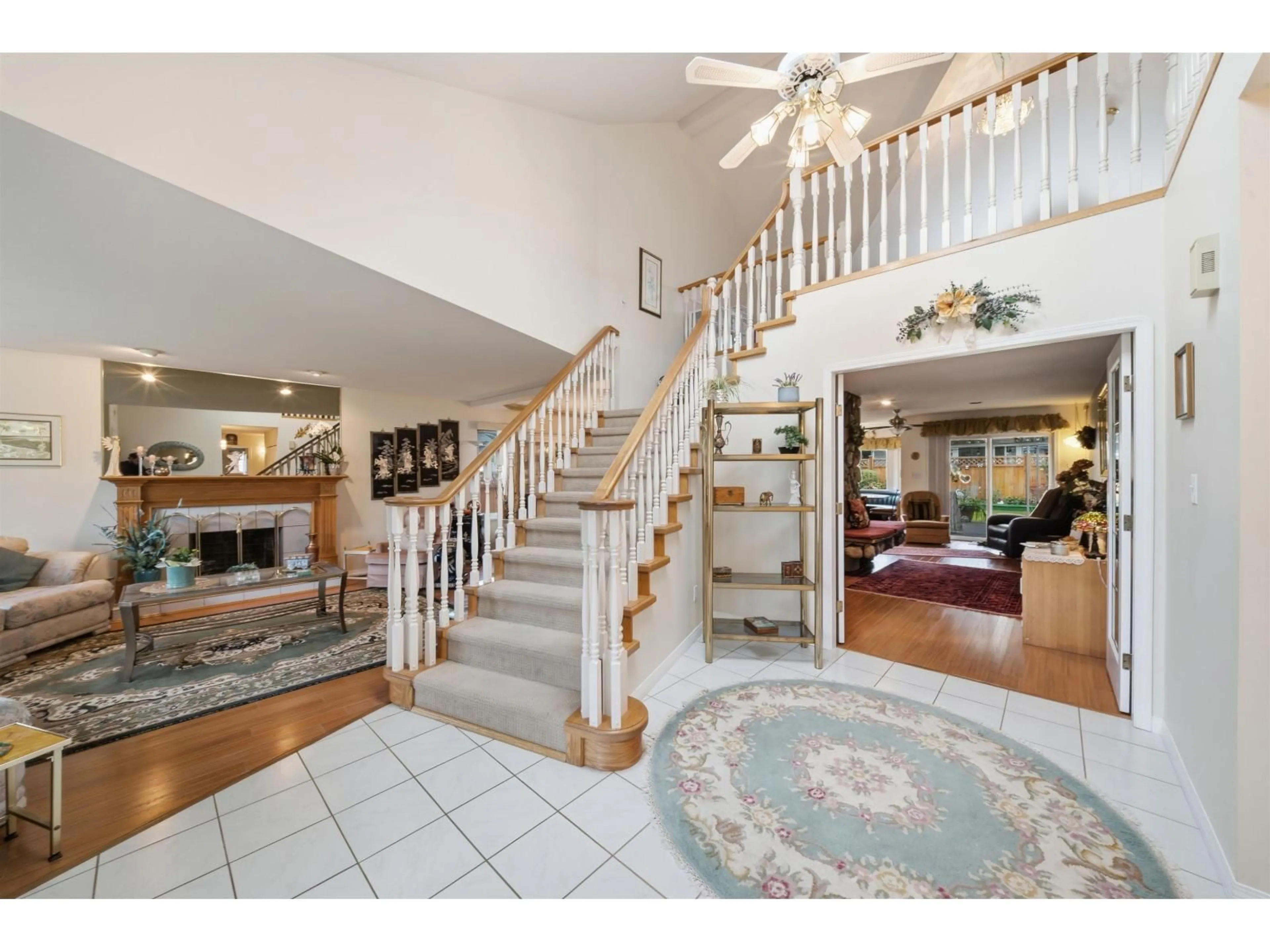 Indoor foyer for 6142 184A STREET, Surrey British Columbia V3S7P8