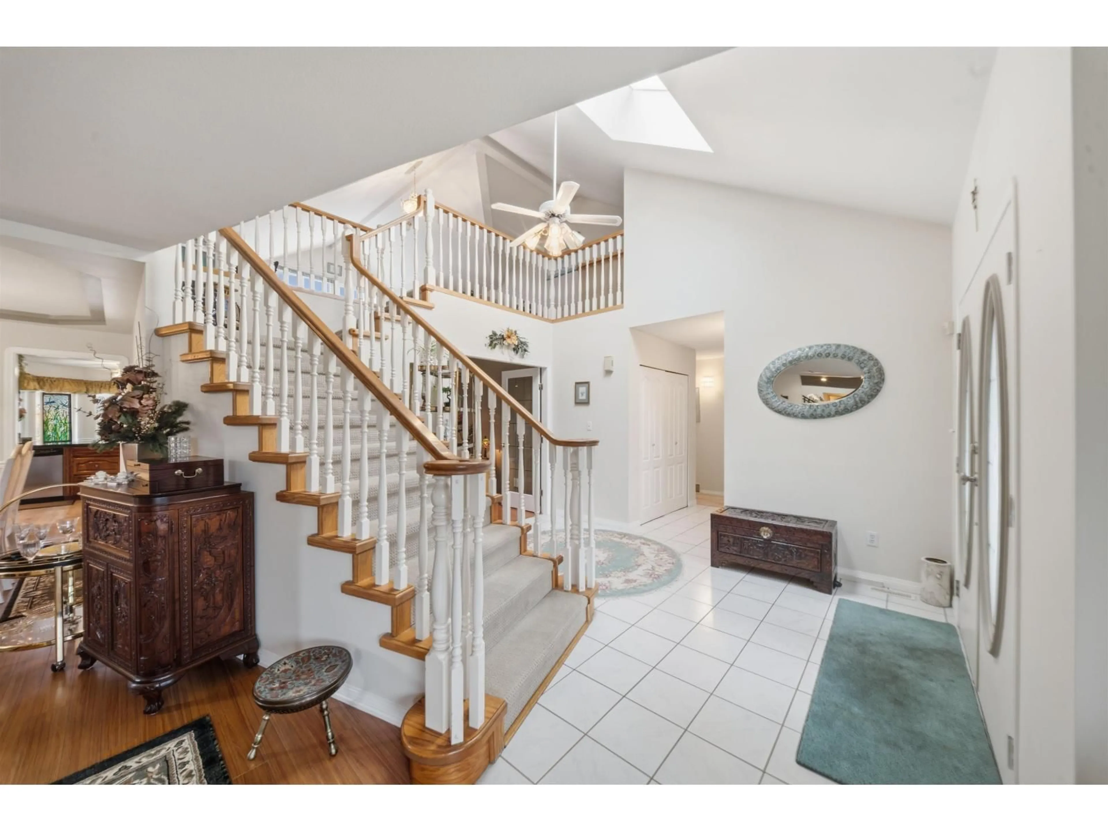 Indoor foyer for 6142 184A STREET, Surrey British Columbia V3S7P8
