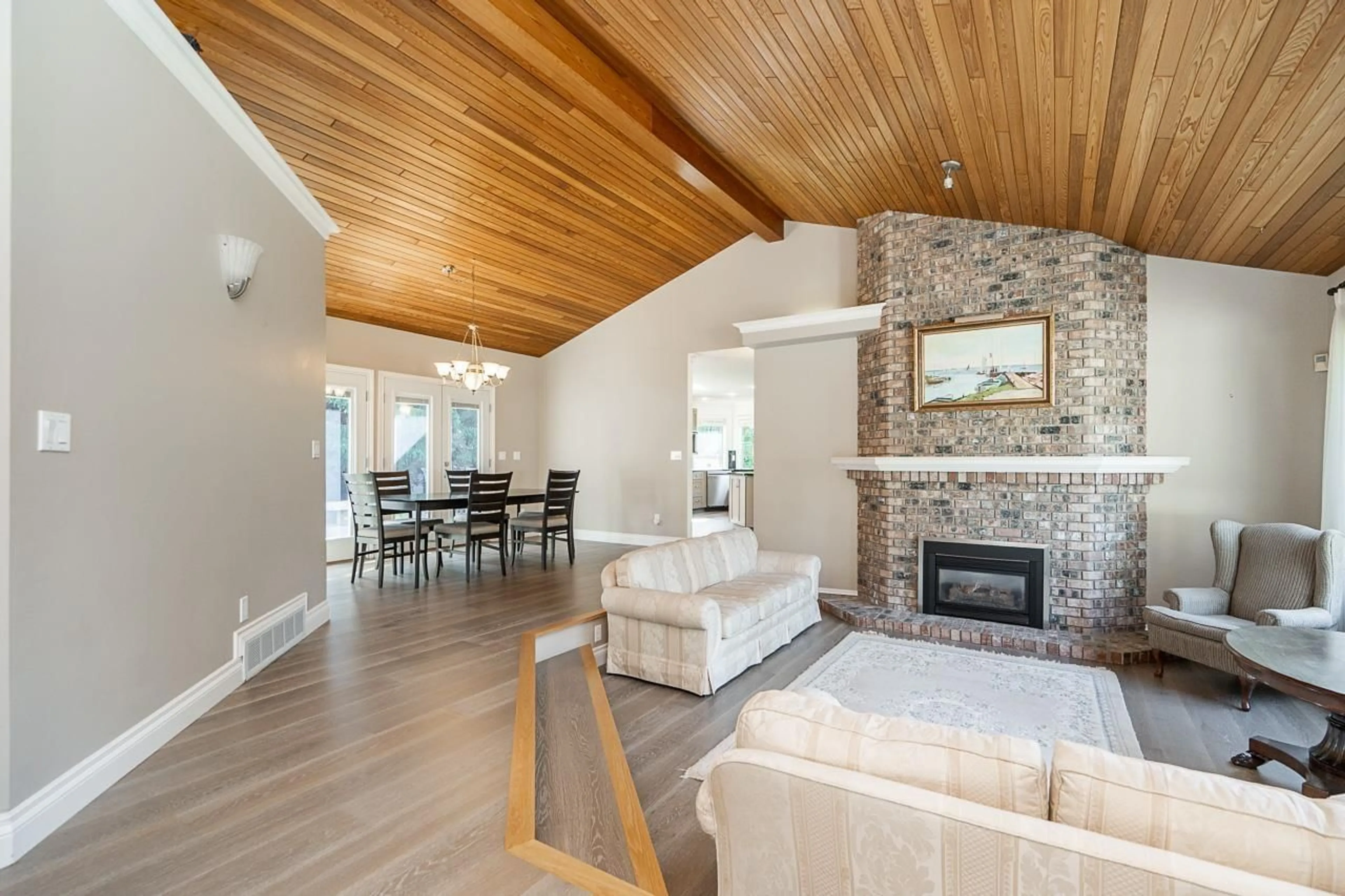 Living room with furniture, wood/laminate floor for 5464 185 STREET, Surrey British Columbia V3S8L9