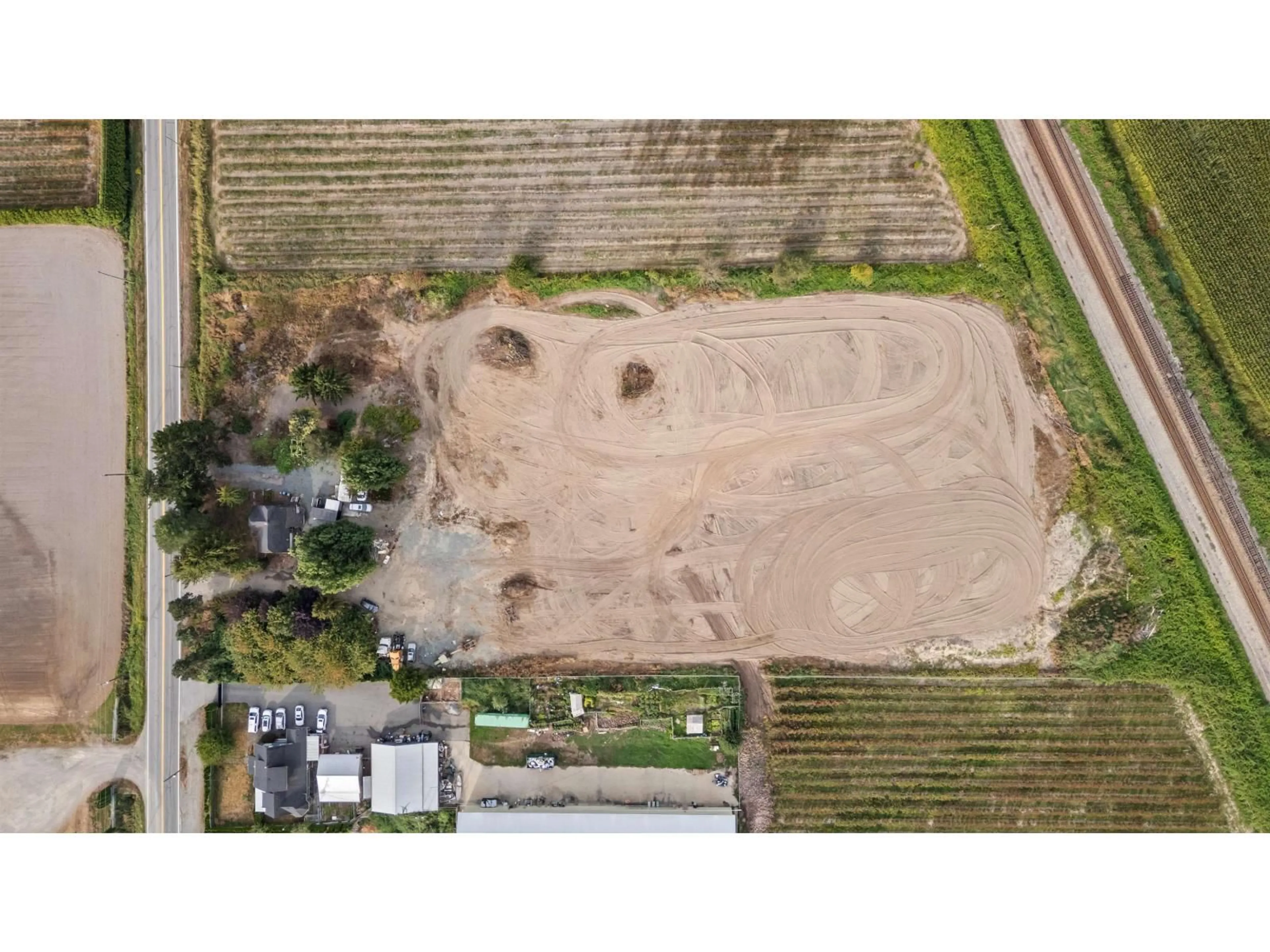 A pic from outside/outdoor area/front of a property/back of a property/a pic from drone, building for 32219 HARRIS ROAD, Abbotsford British Columbia V4X1W1