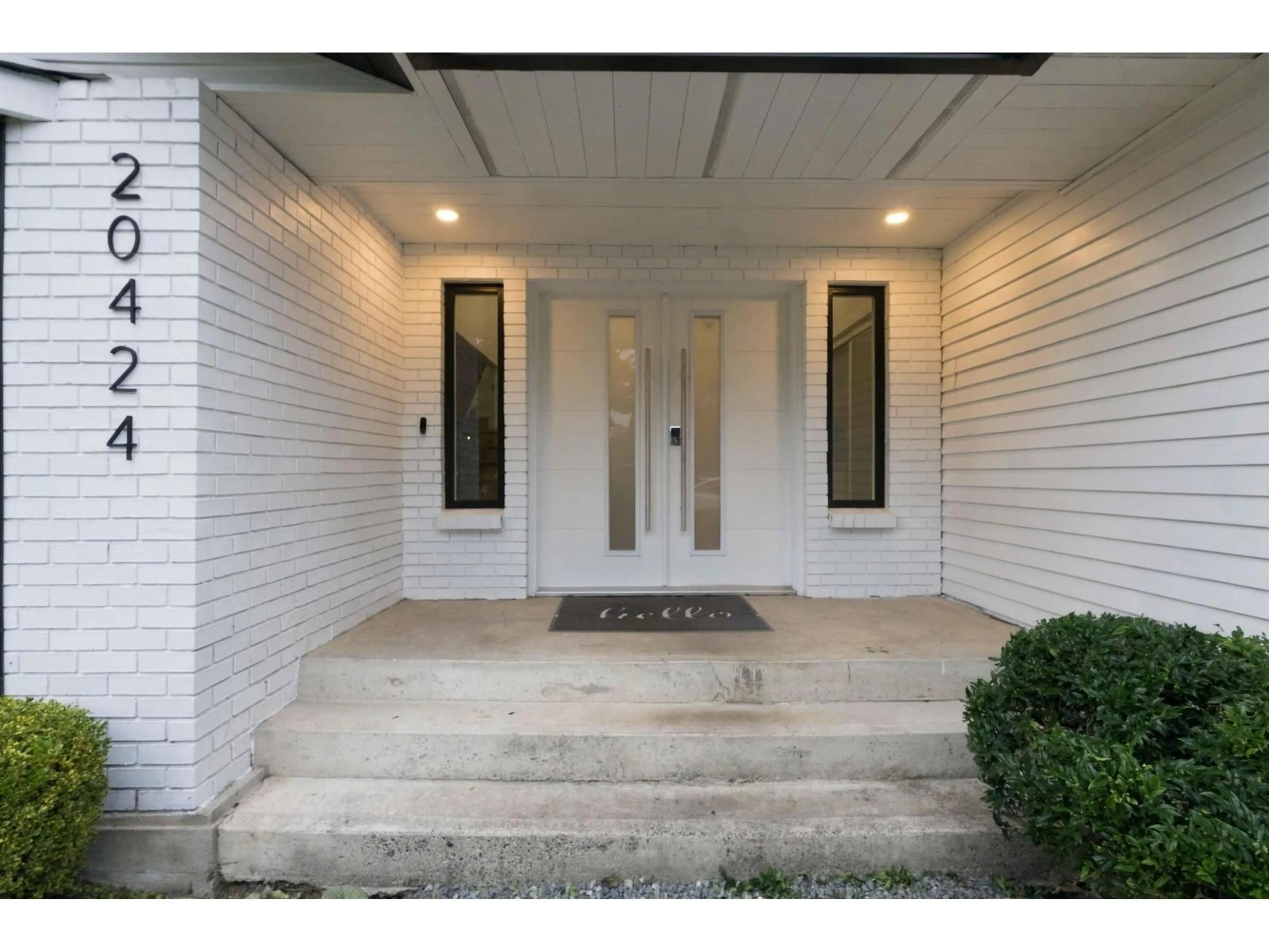 Indoor entryway for 20424 90A AVENUE, Langley British Columbia V1M1A9