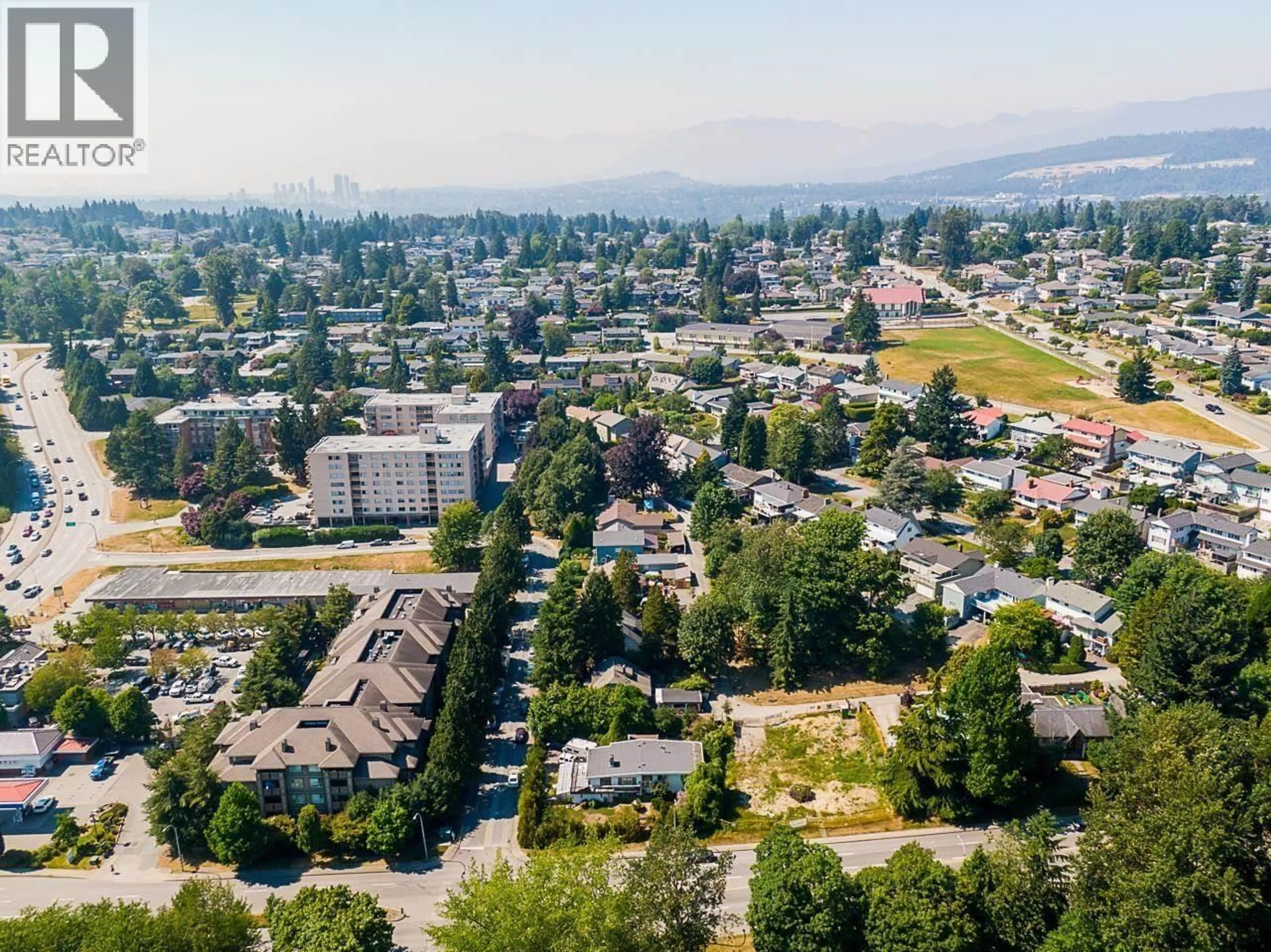 A pic from outside/outdoor area/front of a property/back of a property/a pic from drone, mountain view for 823 SANGSTER PLACE, New Westminster British Columbia V3L4L7