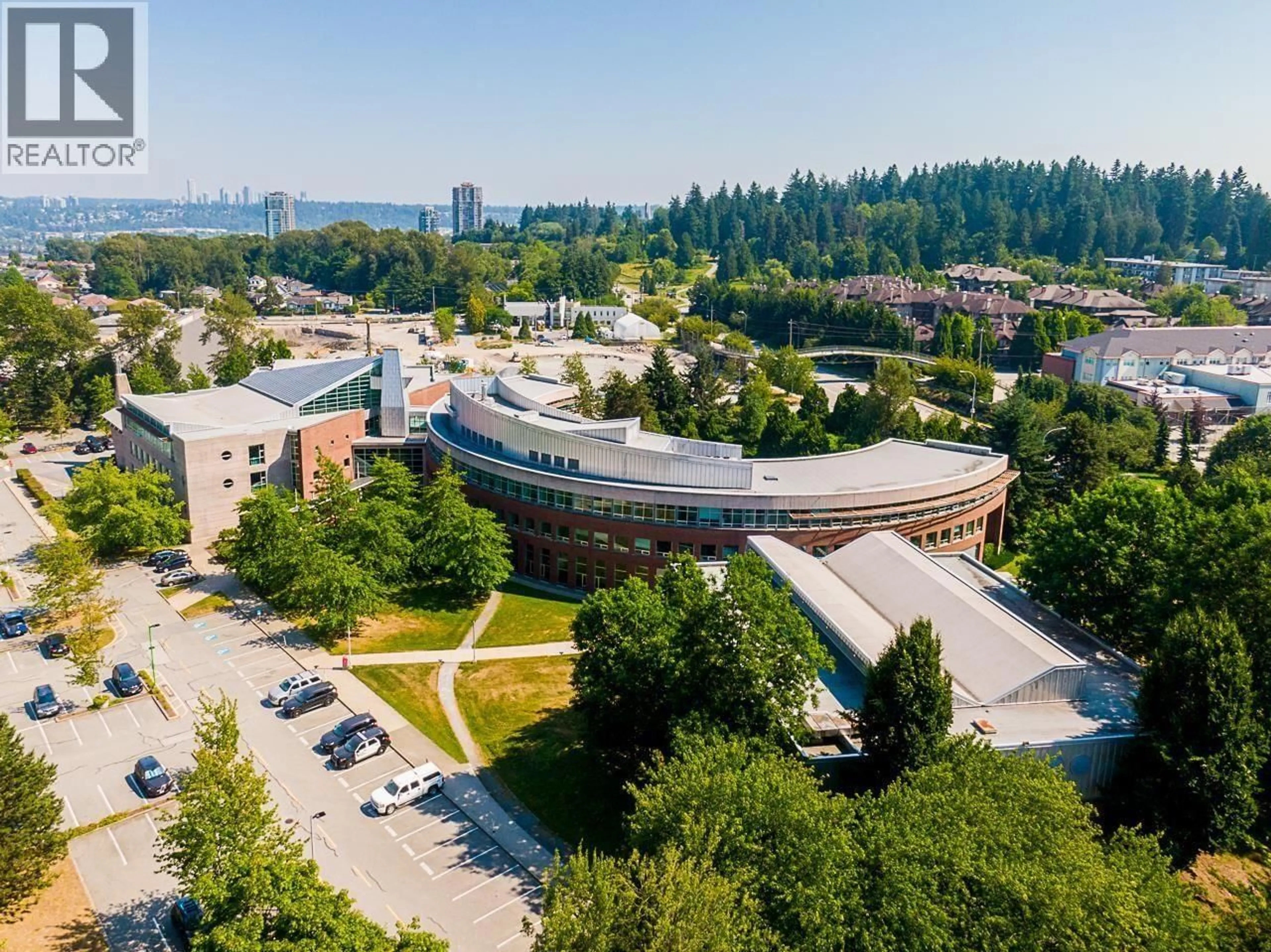 A pic from outside/outdoor area/front of a property/back of a property/a pic from drone, unknown for 823 SANGSTER PLACE, New Westminster British Columbia V3L4L7