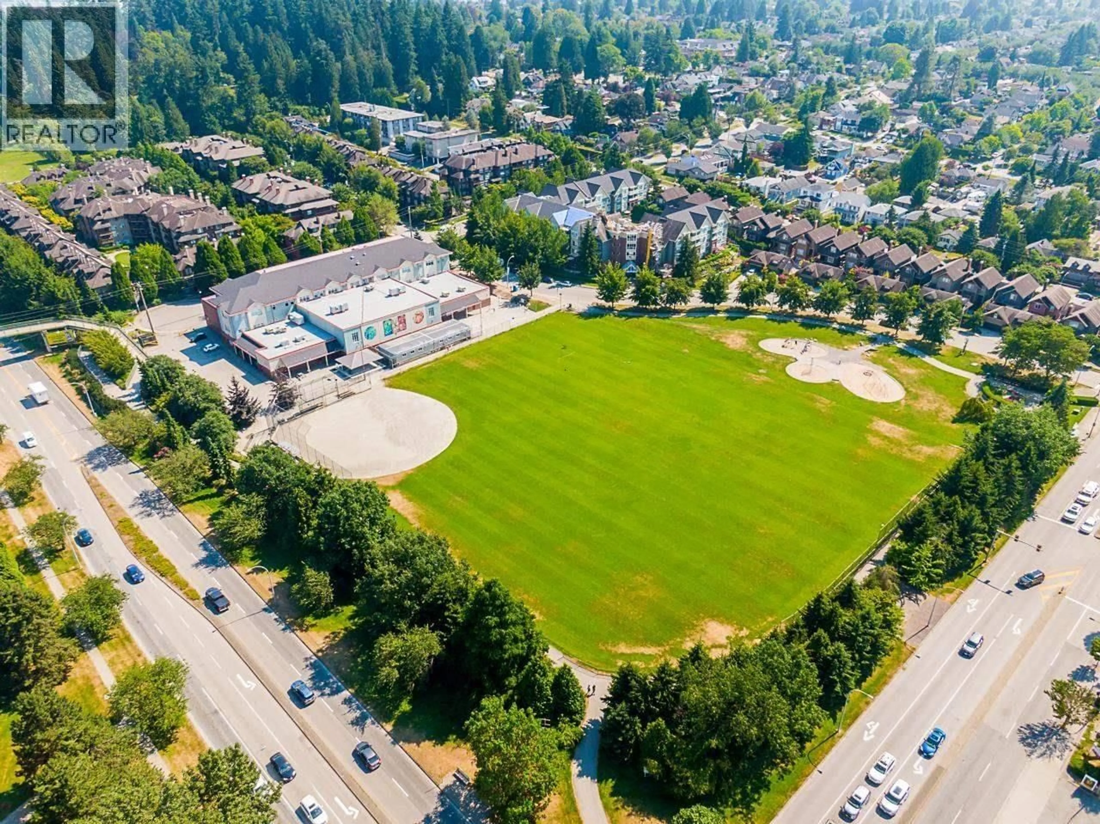 A pic from outside/outdoor area/front of a property/back of a property/a pic from drone, unknown for 823 SANGSTER PLACE, New Westminster British Columbia V3L4L7