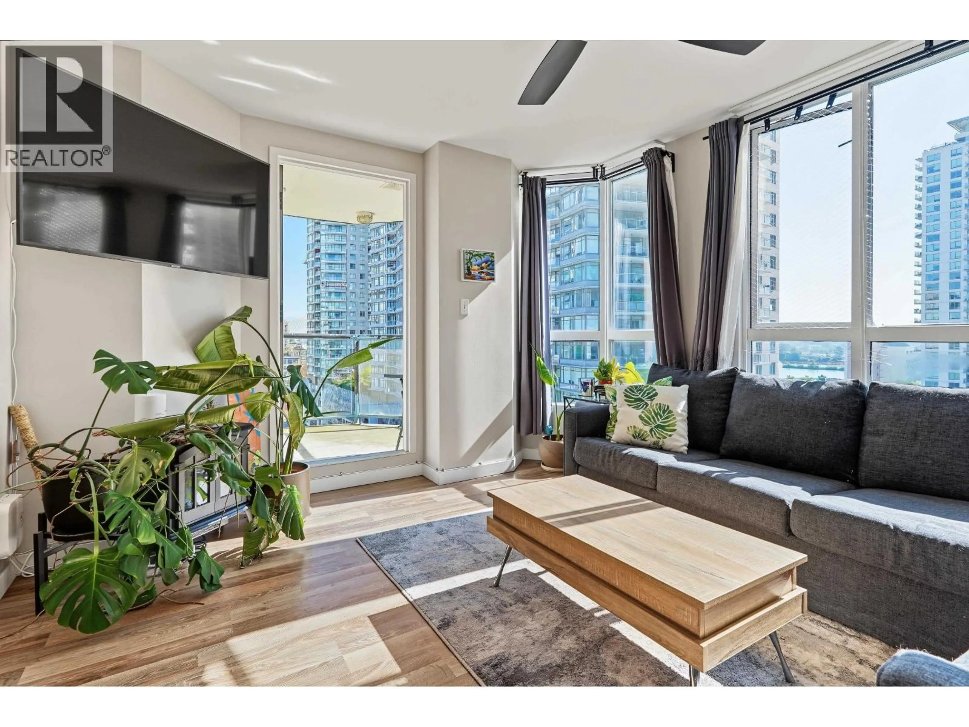 Living room with furniture, wood/laminate floor for 1105 - 55 TENTH STREET, New Westminster British Columbia V3M6R5