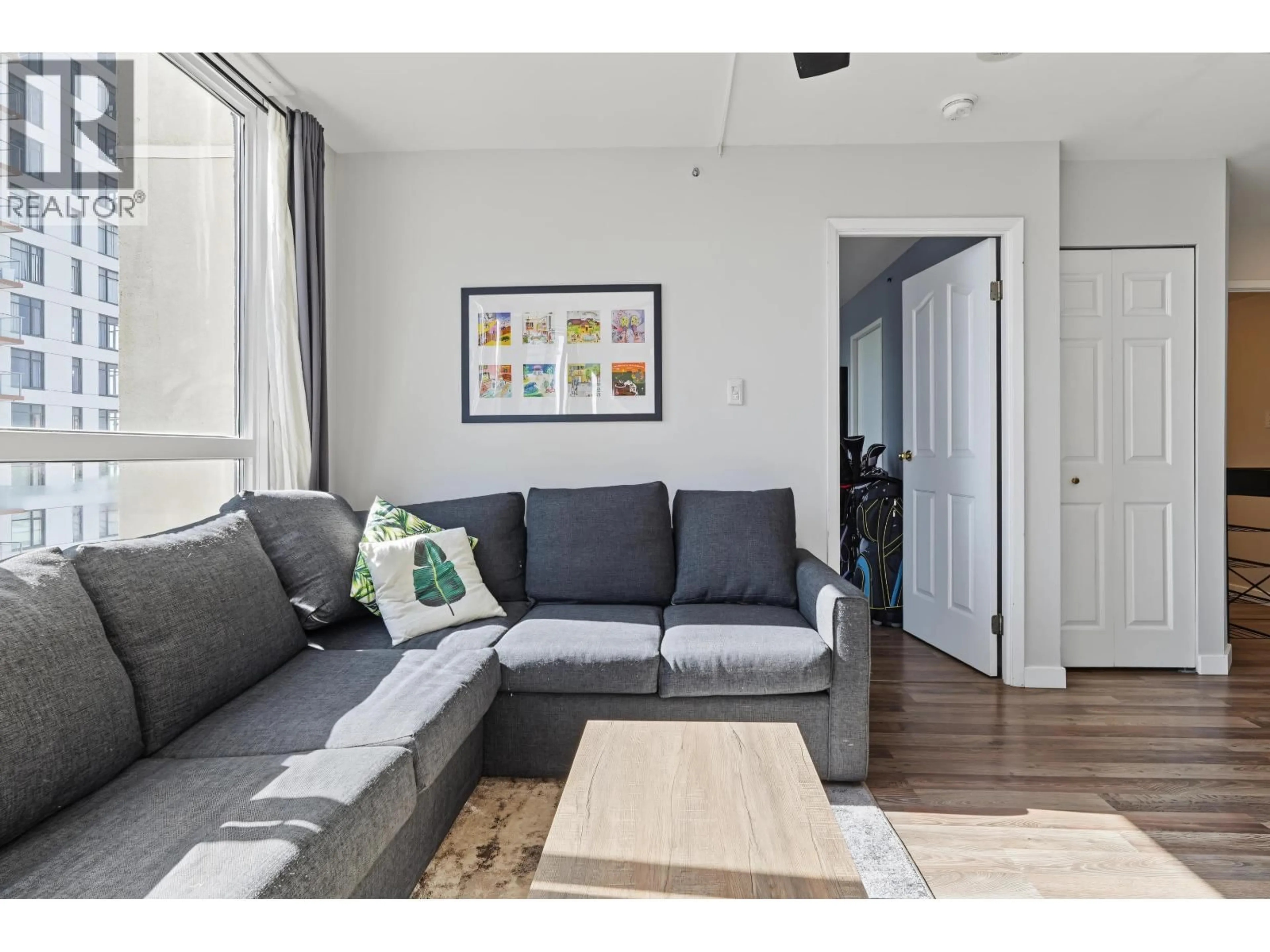 Living room with furniture, unknown for 1105 - 55 TENTH STREET, New Westminster British Columbia V3M6R5