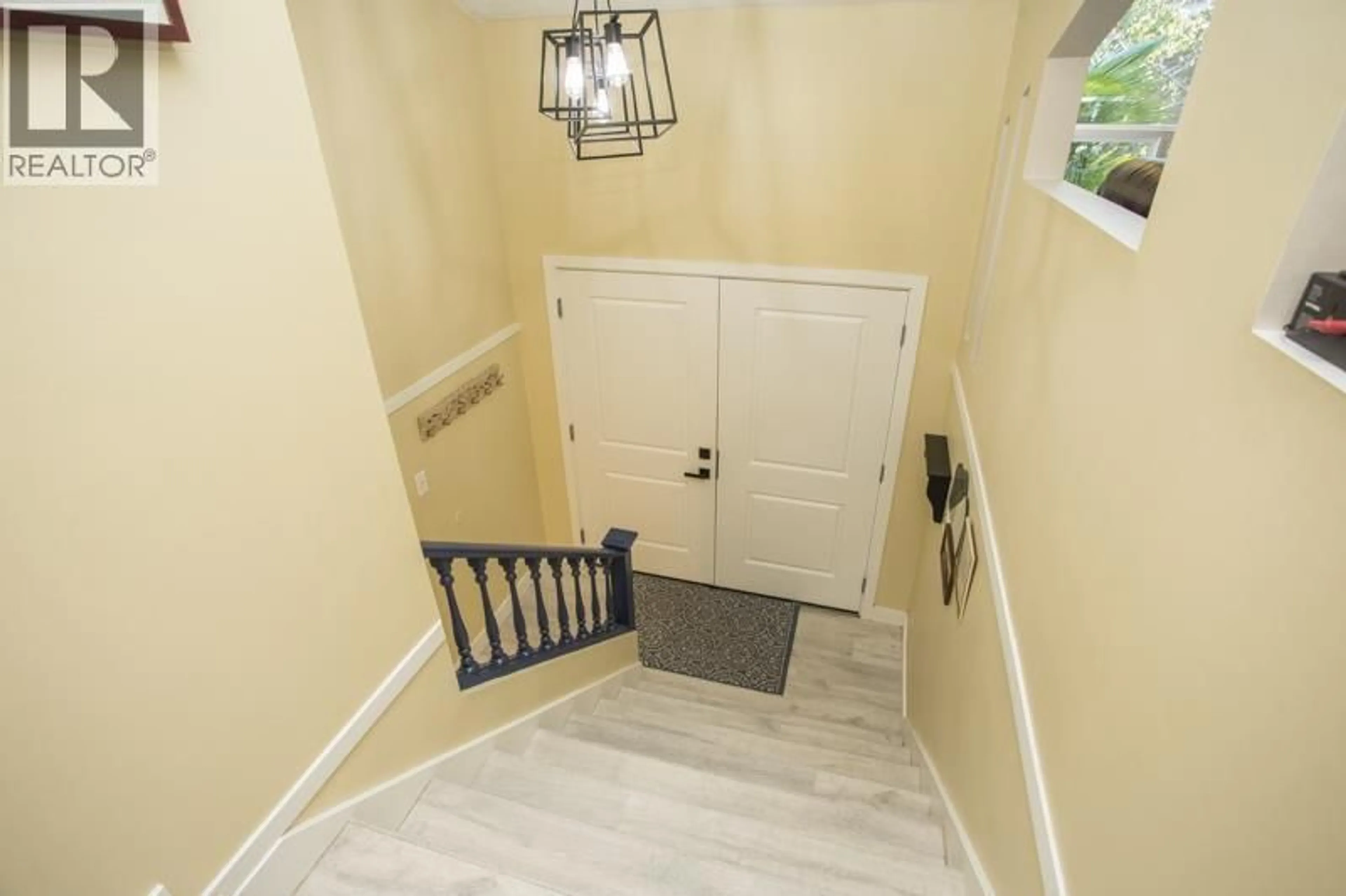 Indoor foyer for 253 49 STREET, Delta British Columbia V4M3N3