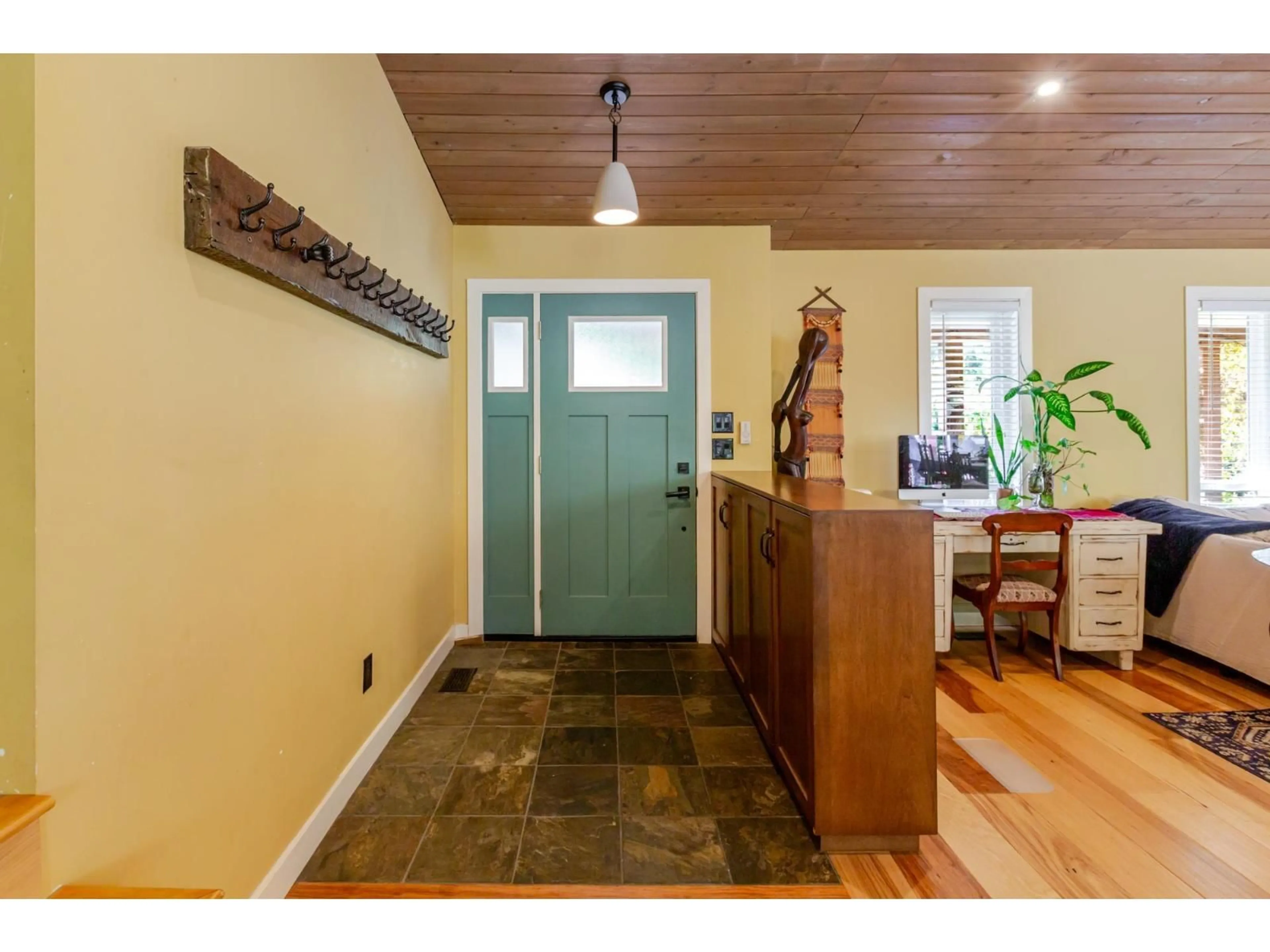 Indoor entryway for 4958 198B STREET, Langley British Columbia V3A6L4