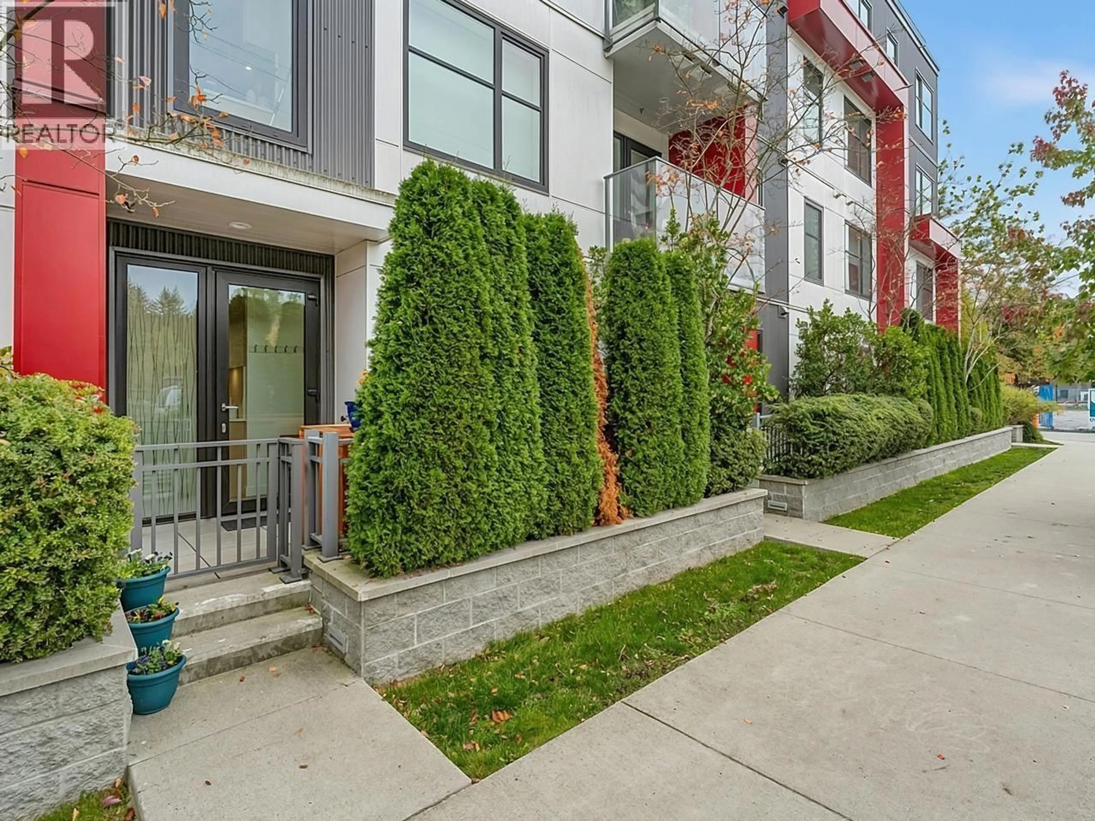 Patio, street for 104 - 108 35TH AVENUE, Vancouver British Columbia V5W1A6