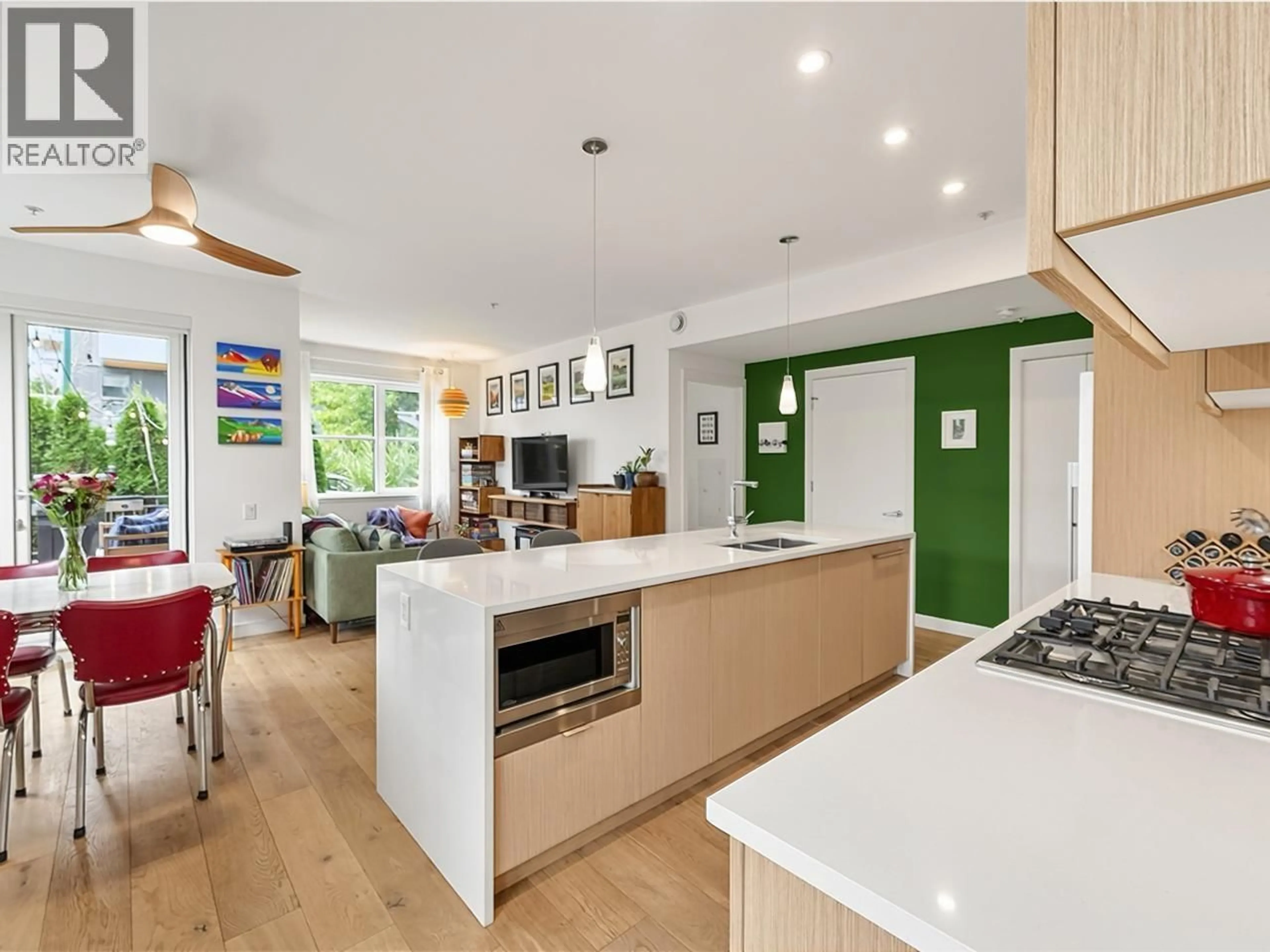 Open concept kitchen, wood/laminate floor for 104 - 108 35TH AVENUE, Vancouver British Columbia V5W1A6