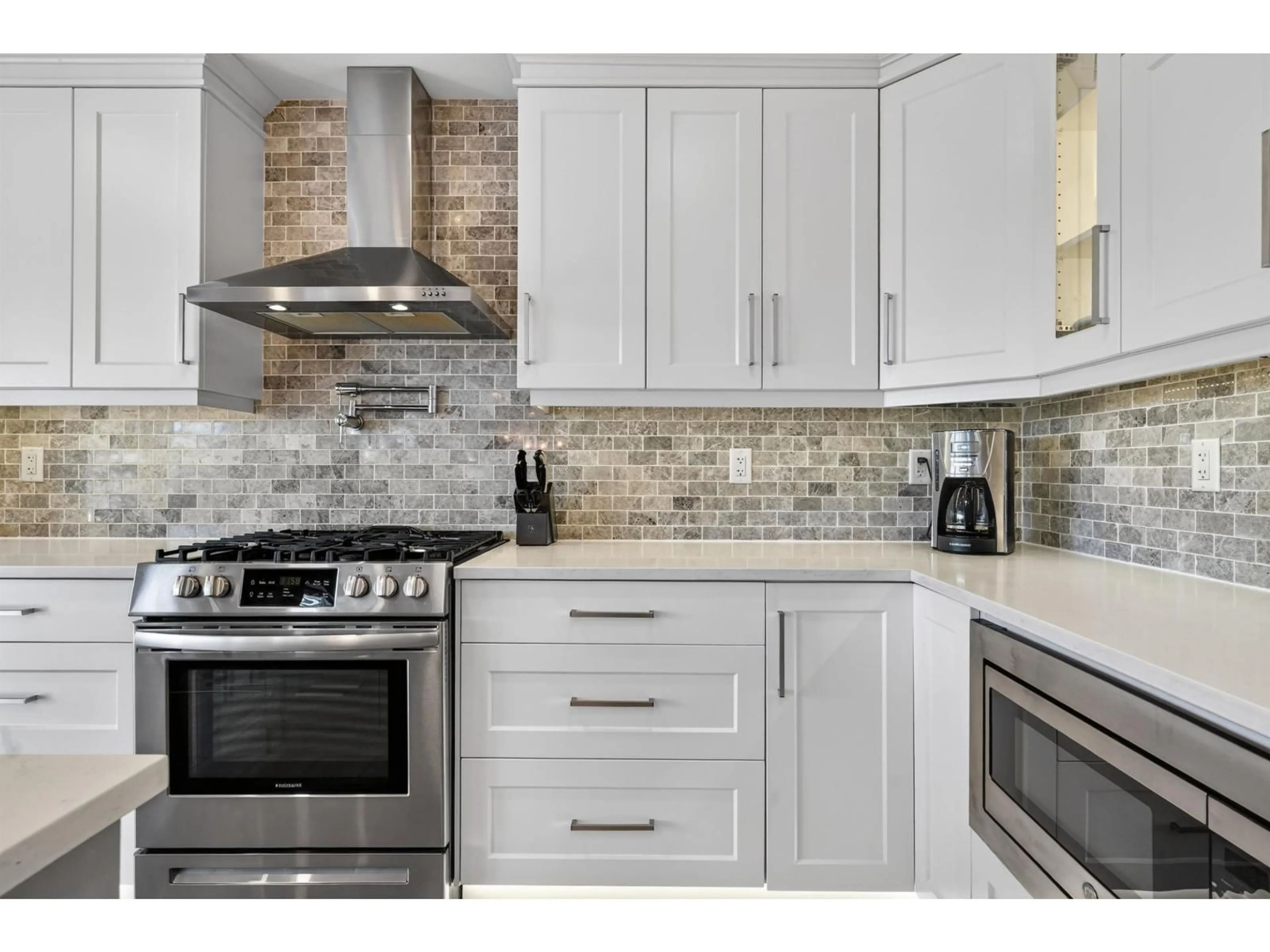 Contemporary kitchen, ceramic/tile floor for 6260 191A STREET, Surrey British Columbia V3S8C6