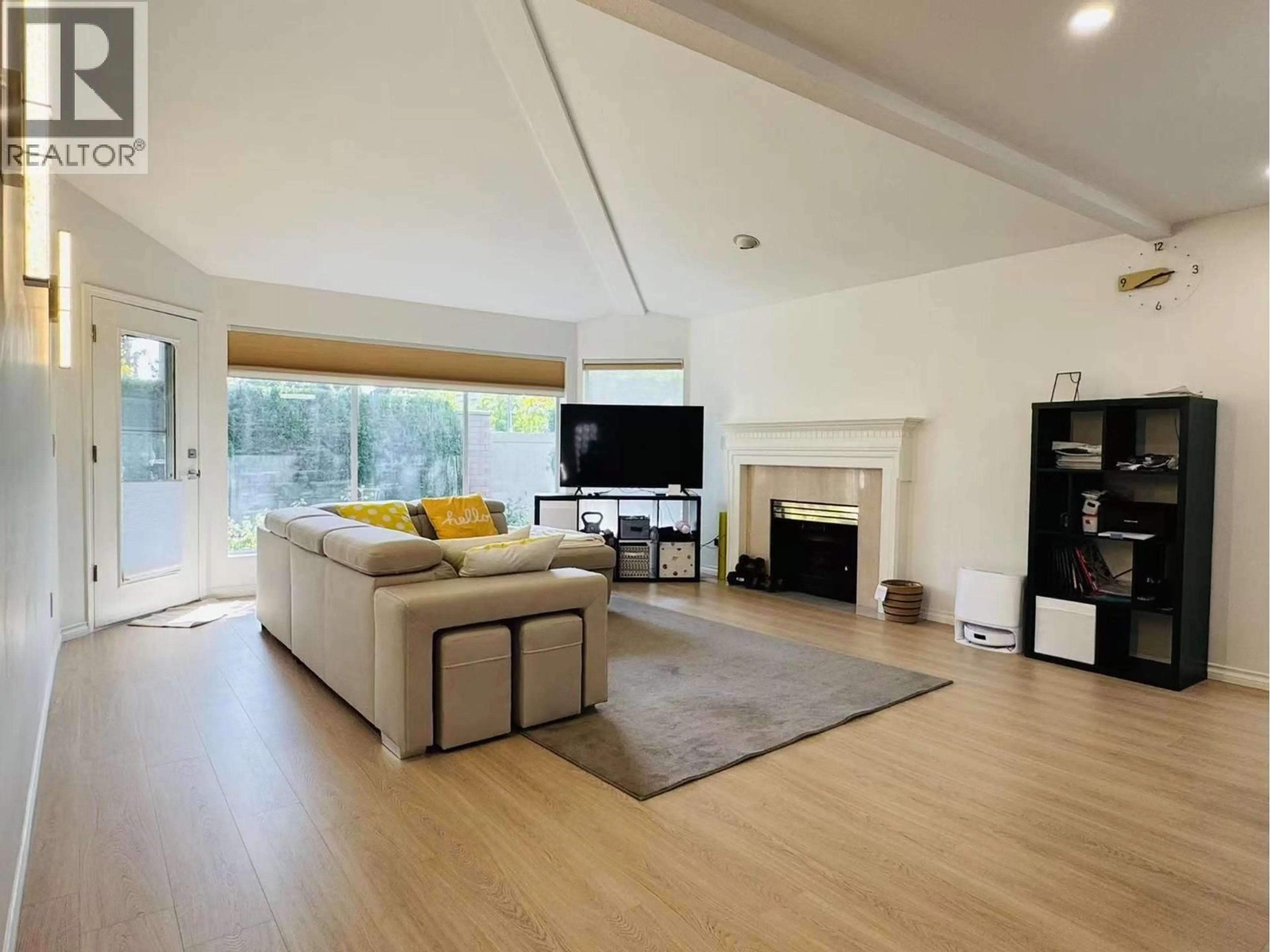Living room with furniture, wood/laminate floor for 11 - 7711 WILLIAMS ROAD, Richmond British Columbia V7A1G2