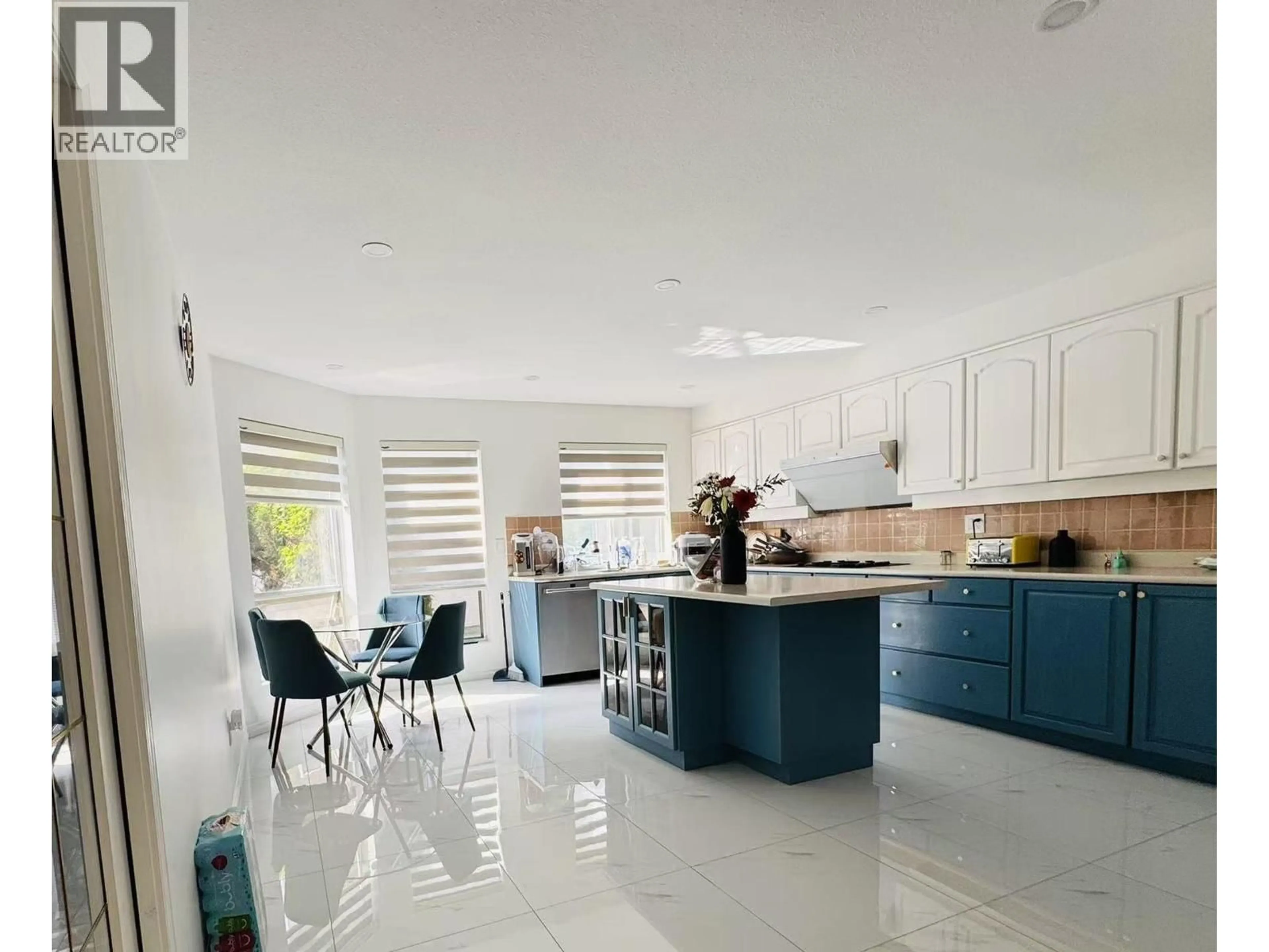Contemporary kitchen, ceramic/tile floor for 11 - 7711 WILLIAMS ROAD, Richmond British Columbia V7A1G2