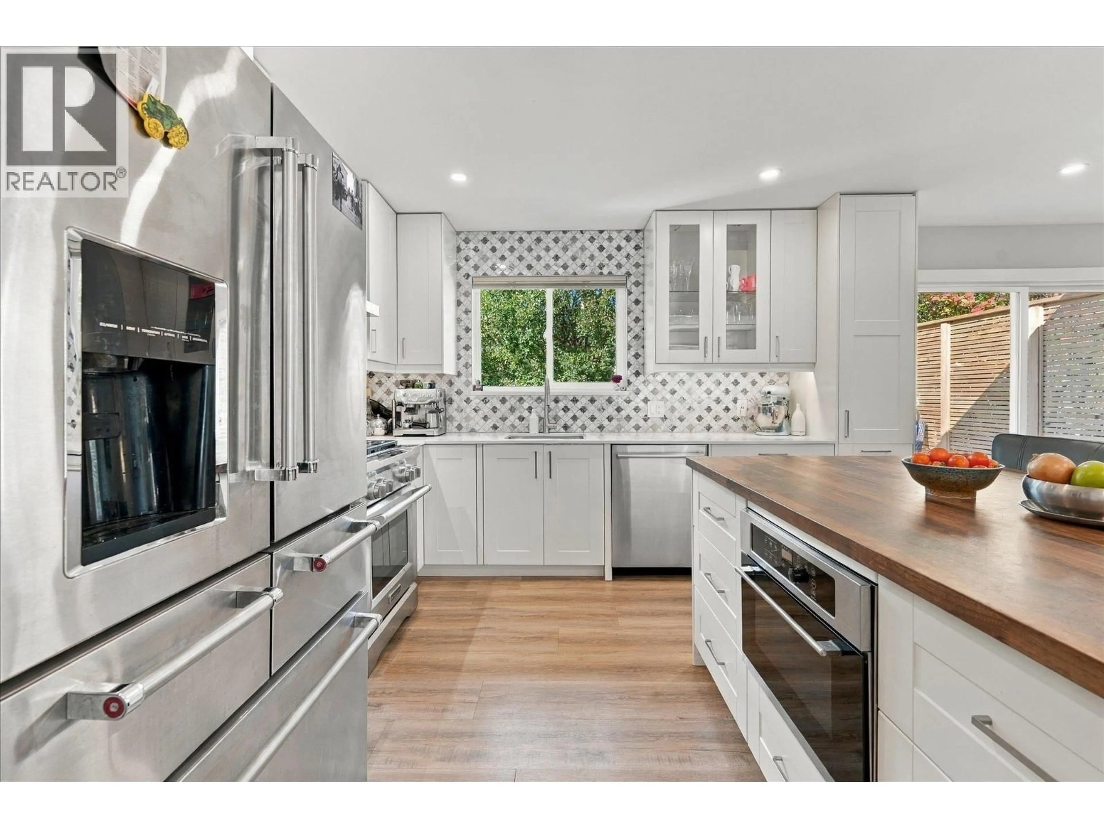 Open concept kitchen, unknown for 37963 MAGNOLIA CRESCENT, Squamish British Columbia V8B0X7
