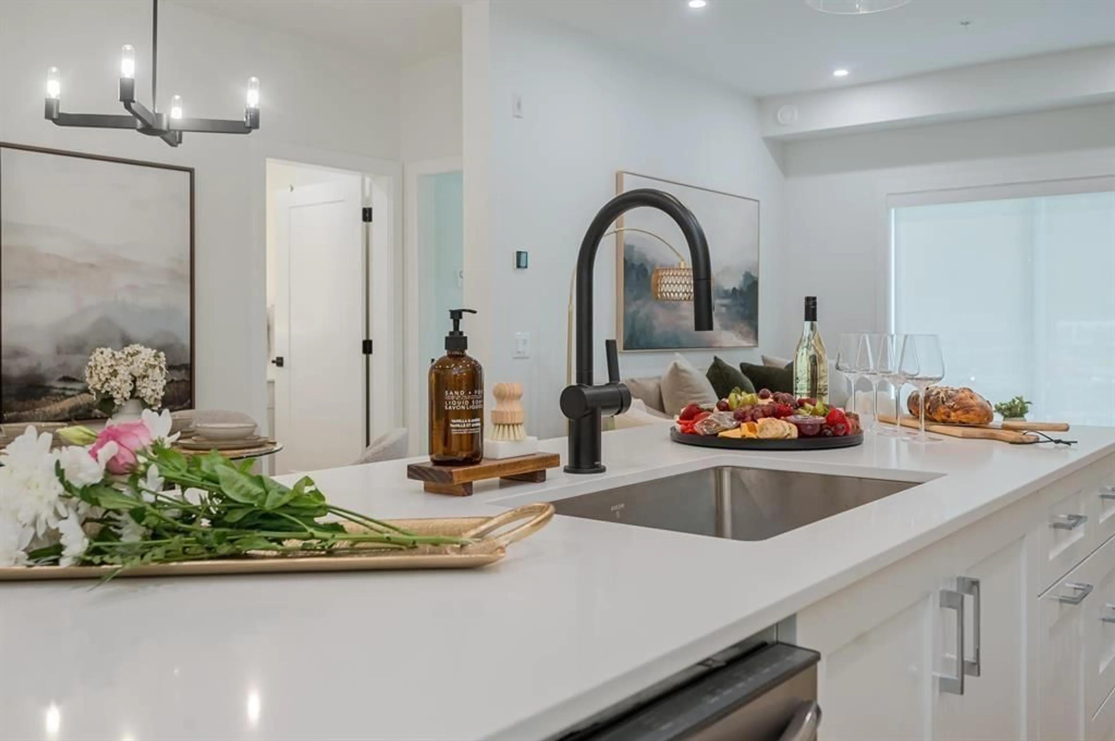 Contemporary kitchen, ceramic/tile floor for 412 - 46185 THOMAS ROAD, Chilliwack British Columbia V2R6N8