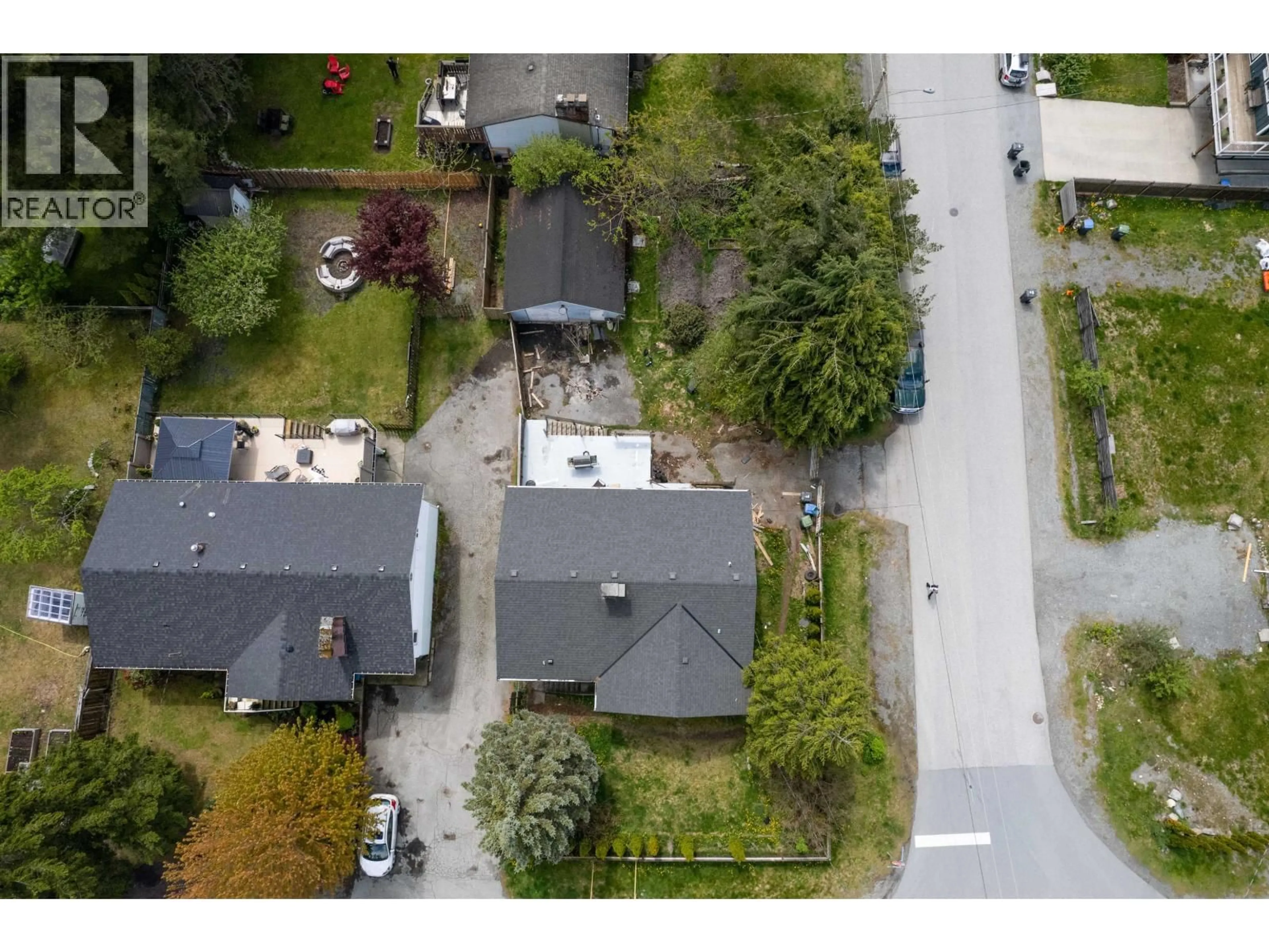 A pic from outside/outdoor area/front of a property/back of a property/a pic from drone, street for 1600 DEPOT ROAD, Squamish British Columbia V0N1H0