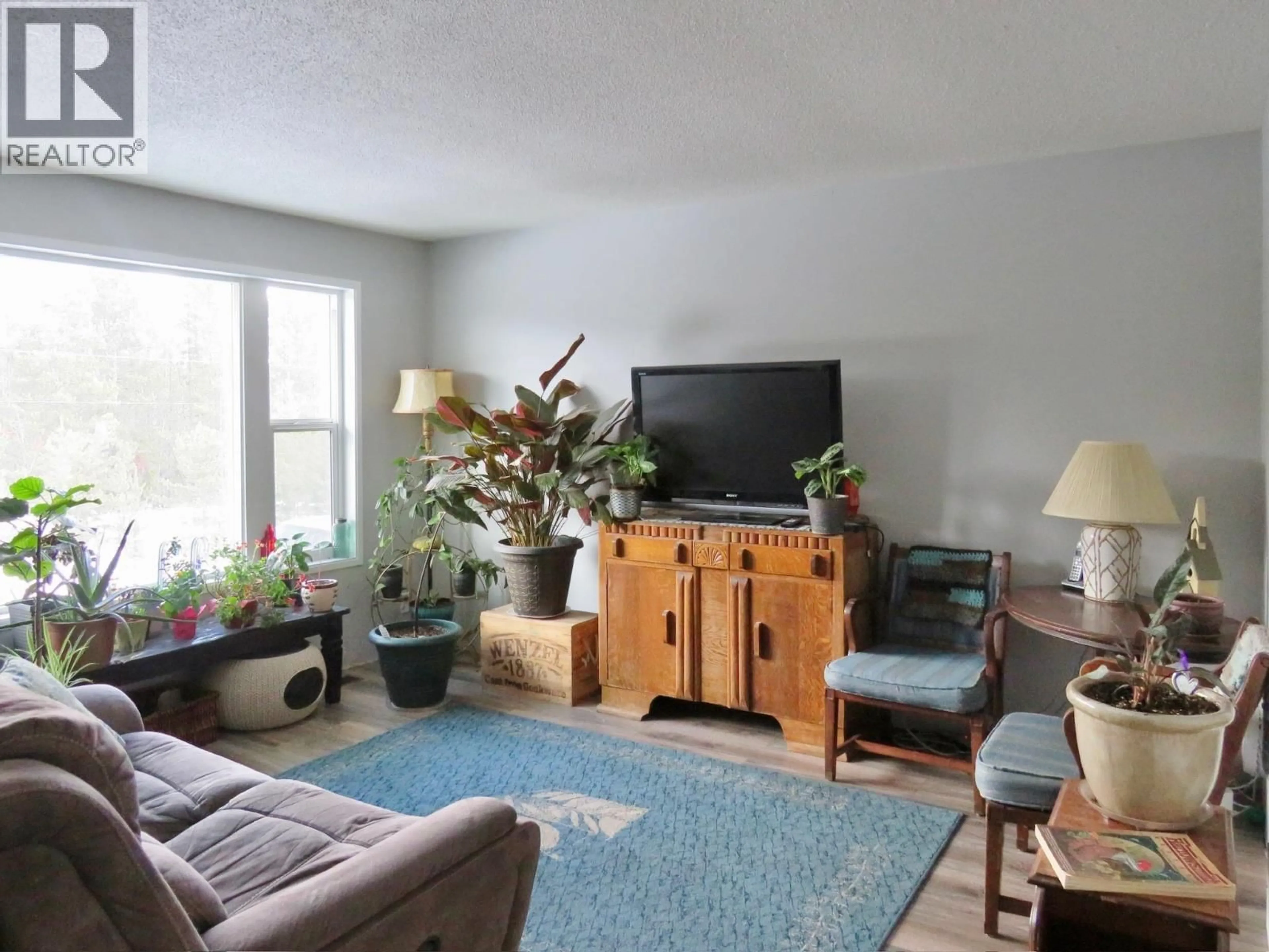 Living room with furniture, unknown for 5841 THOMPSON ROAD, Williams Lake British Columbia V0L1R0