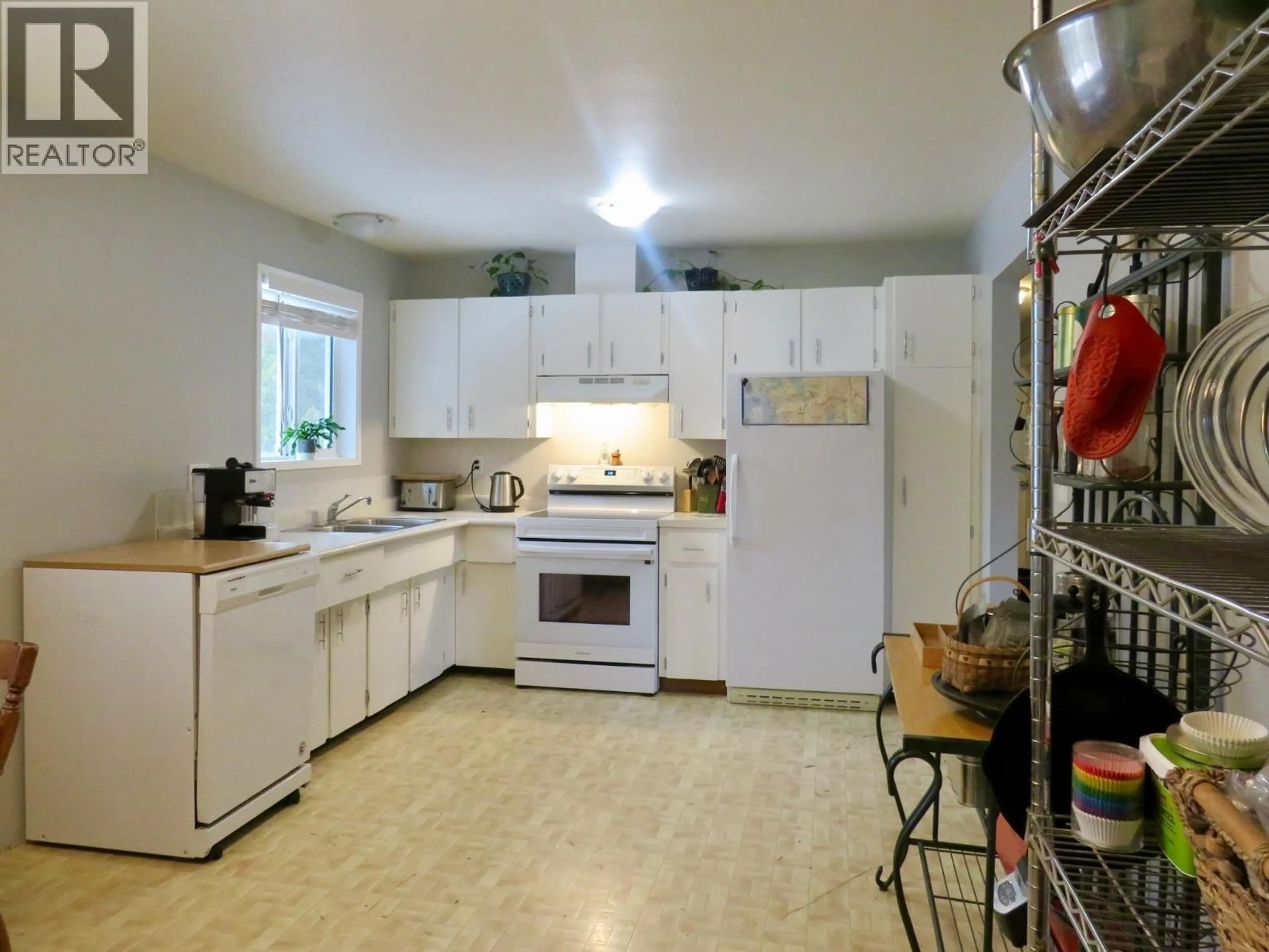 Standard kitchen, unknown for 5841 THOMPSON ROAD, Williams Lake British Columbia V0L1R0