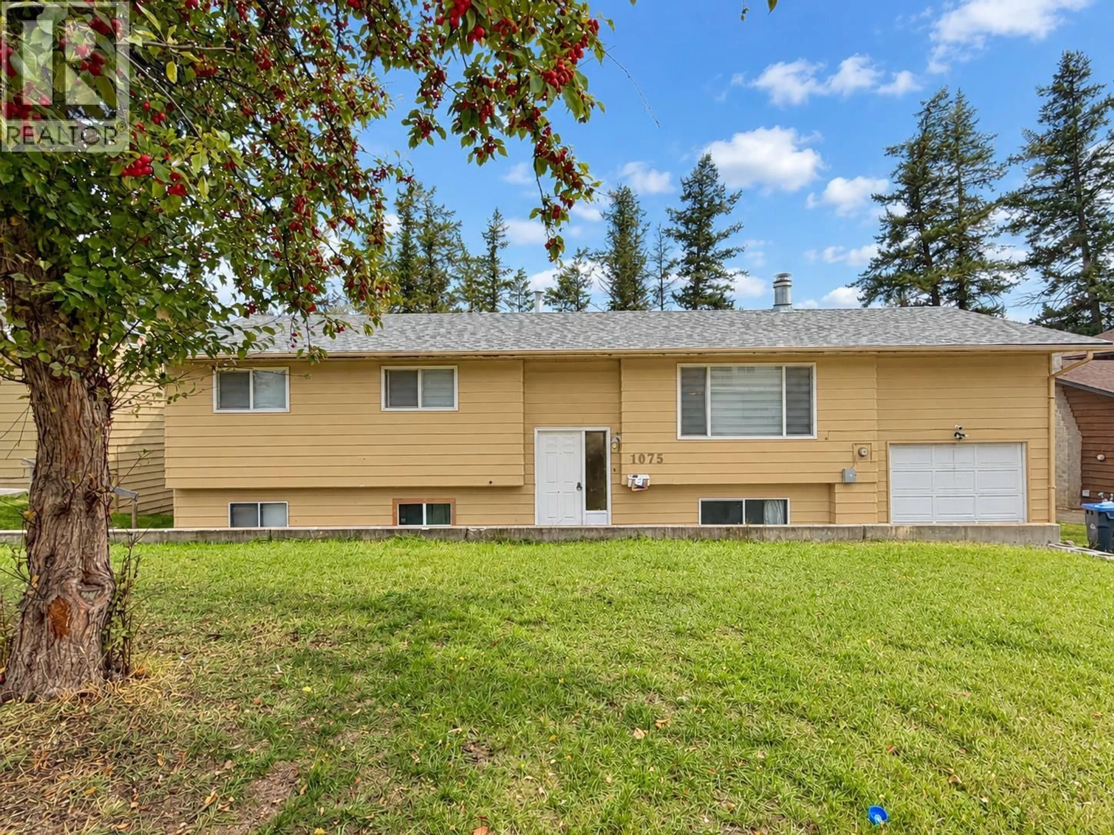 Home with vinyl exterior material, unknown for 1075 MOXON PLACE, Williams Lake British Columbia V2G4H8